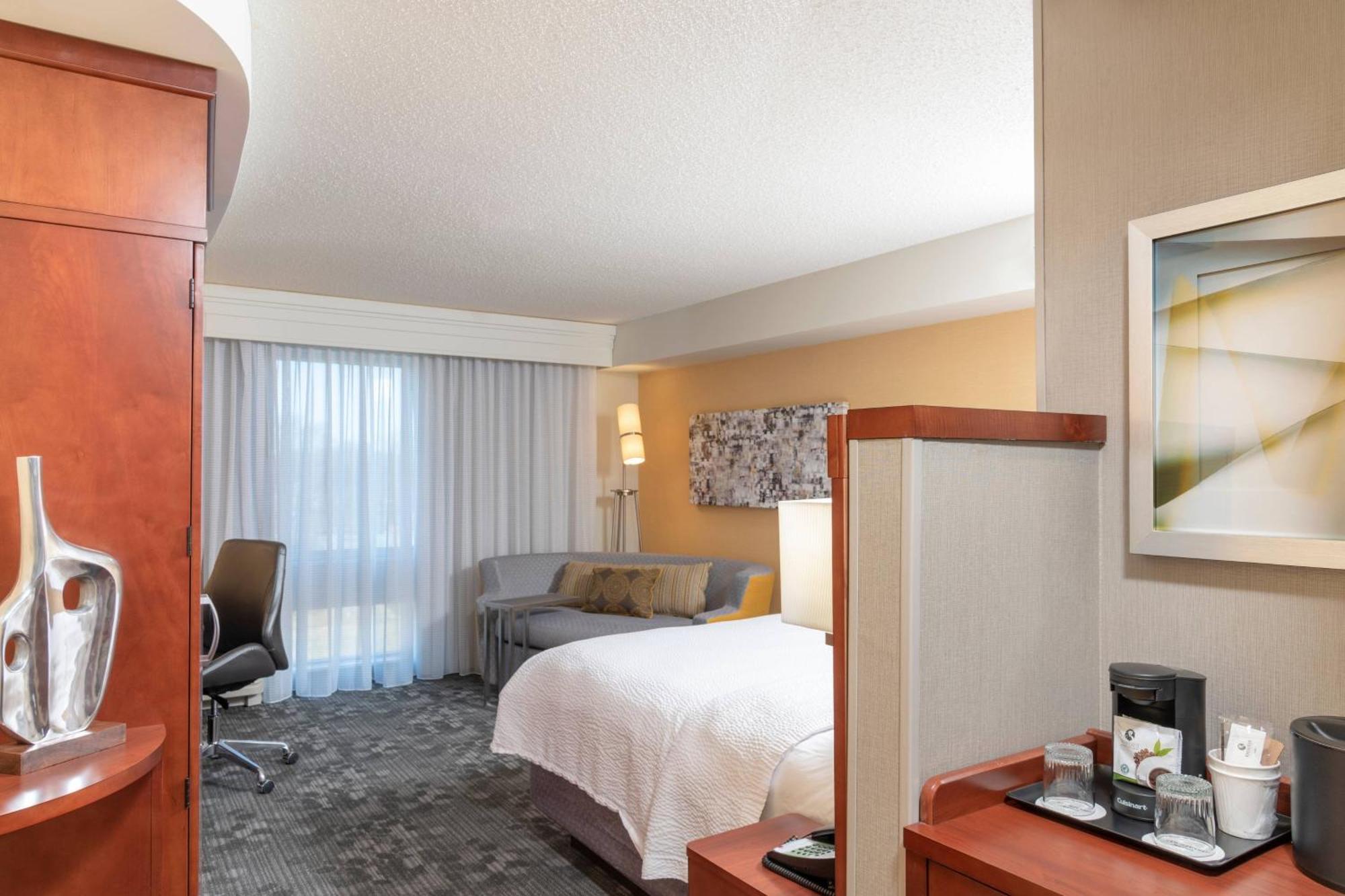 King Room with Sofa Bed - Hearing Accessible