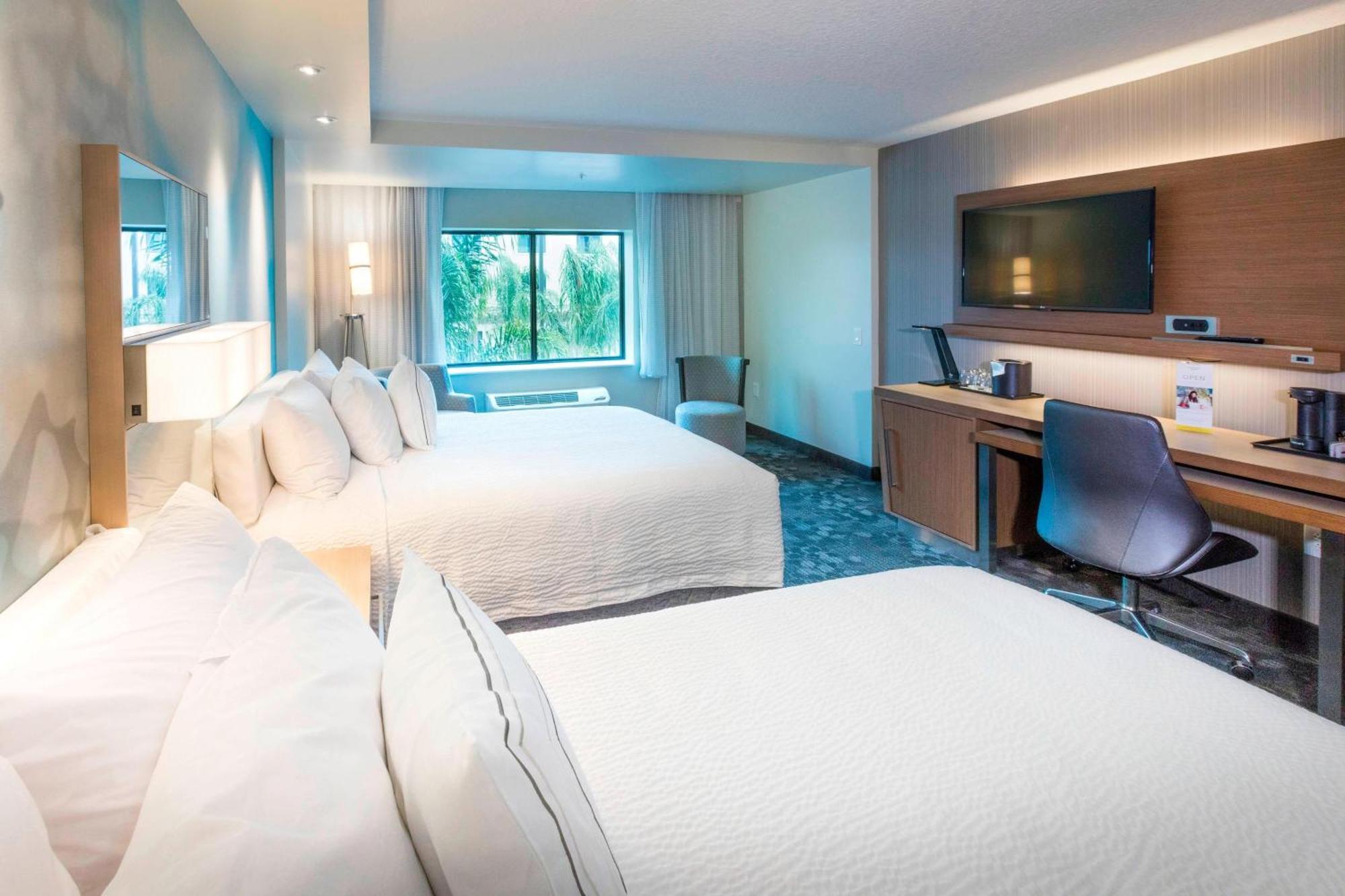 Queen Room with Two Queen Beds and Roll-In Shower - Mobility Access/Hearing Accessible