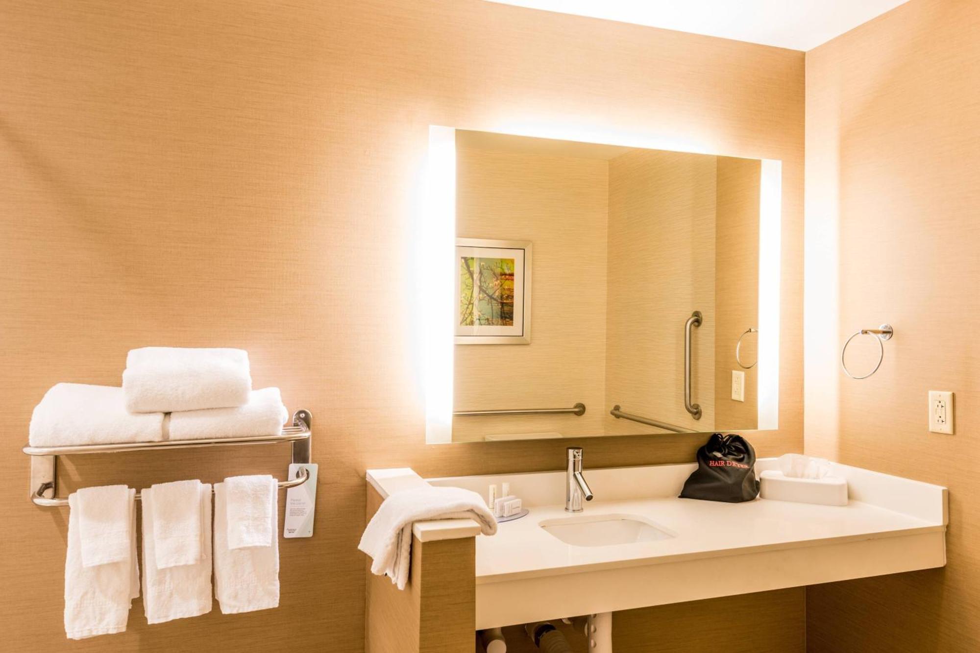 Queen Room with Two Queen Beds and Bathtub - Mobility Access/Hearing Accessible