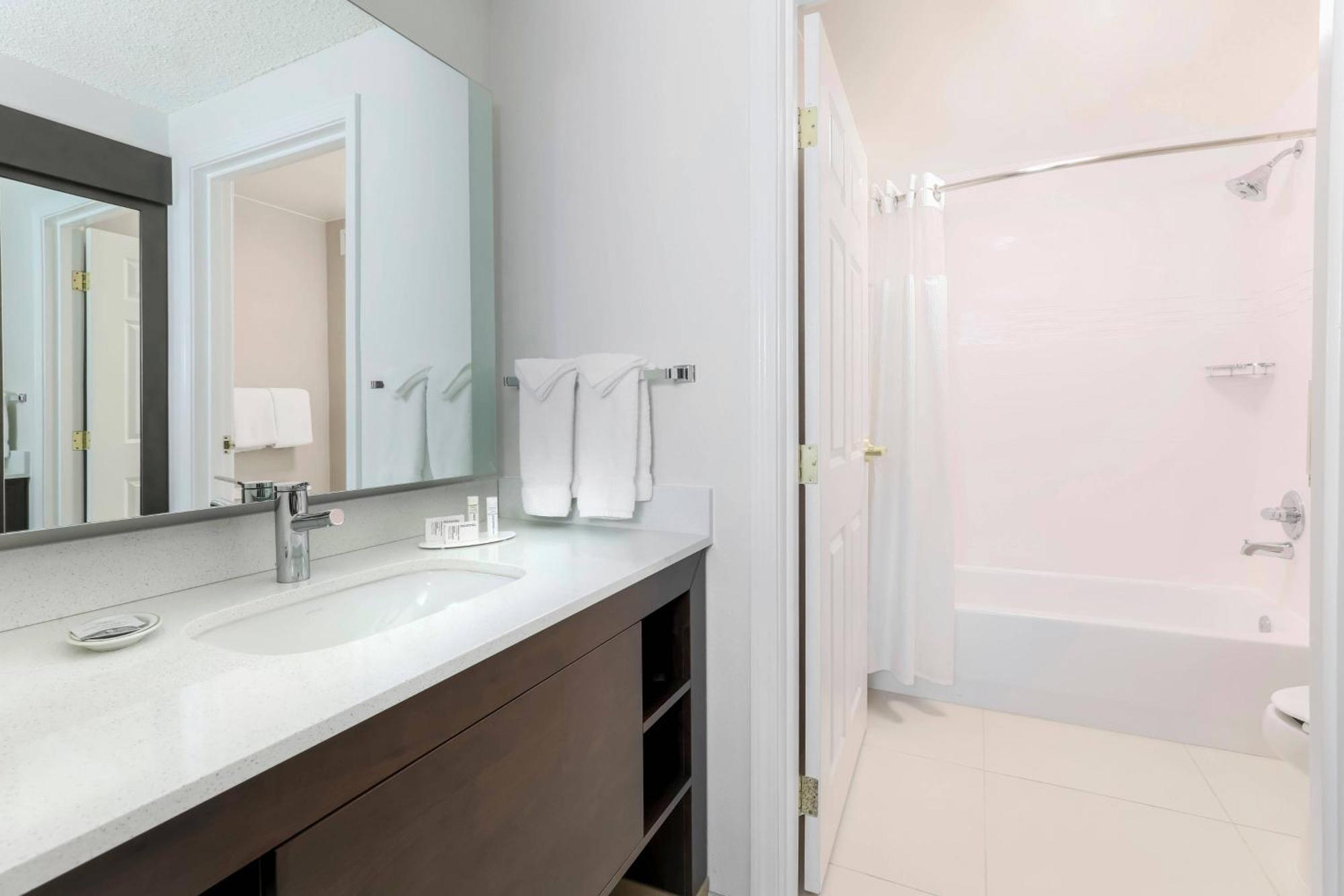 One-Bedroom Queen Suite