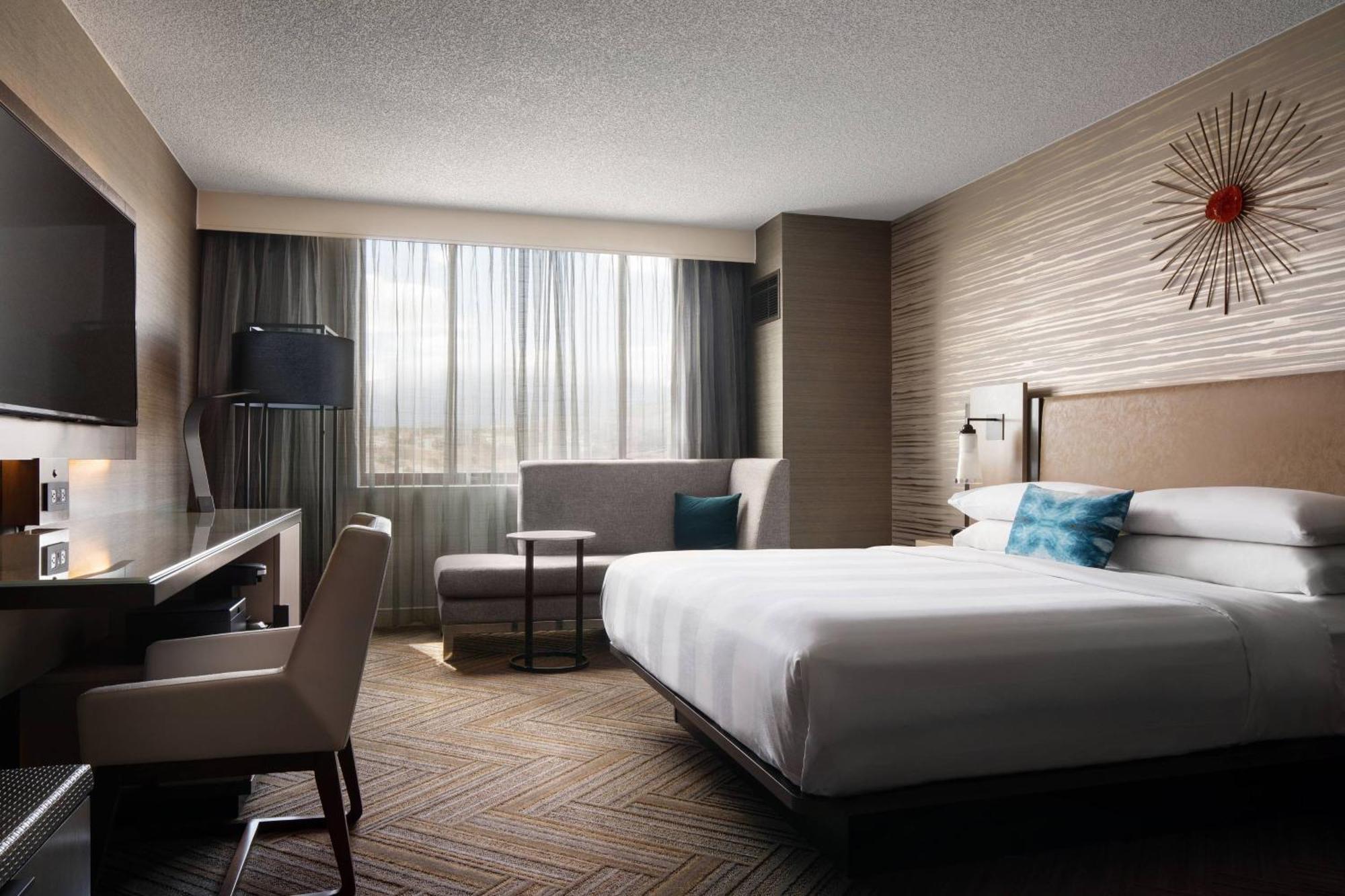 Concierge Level Guest Room with King Bed or Two Double Beds,984129311:JPEG