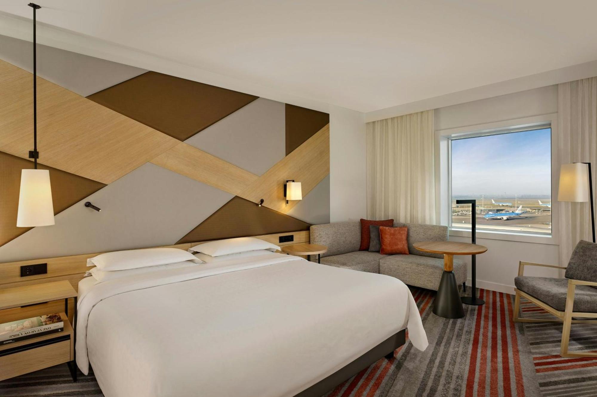 Deluxe, Guest room, King, Airport view,1633676340:JPEG