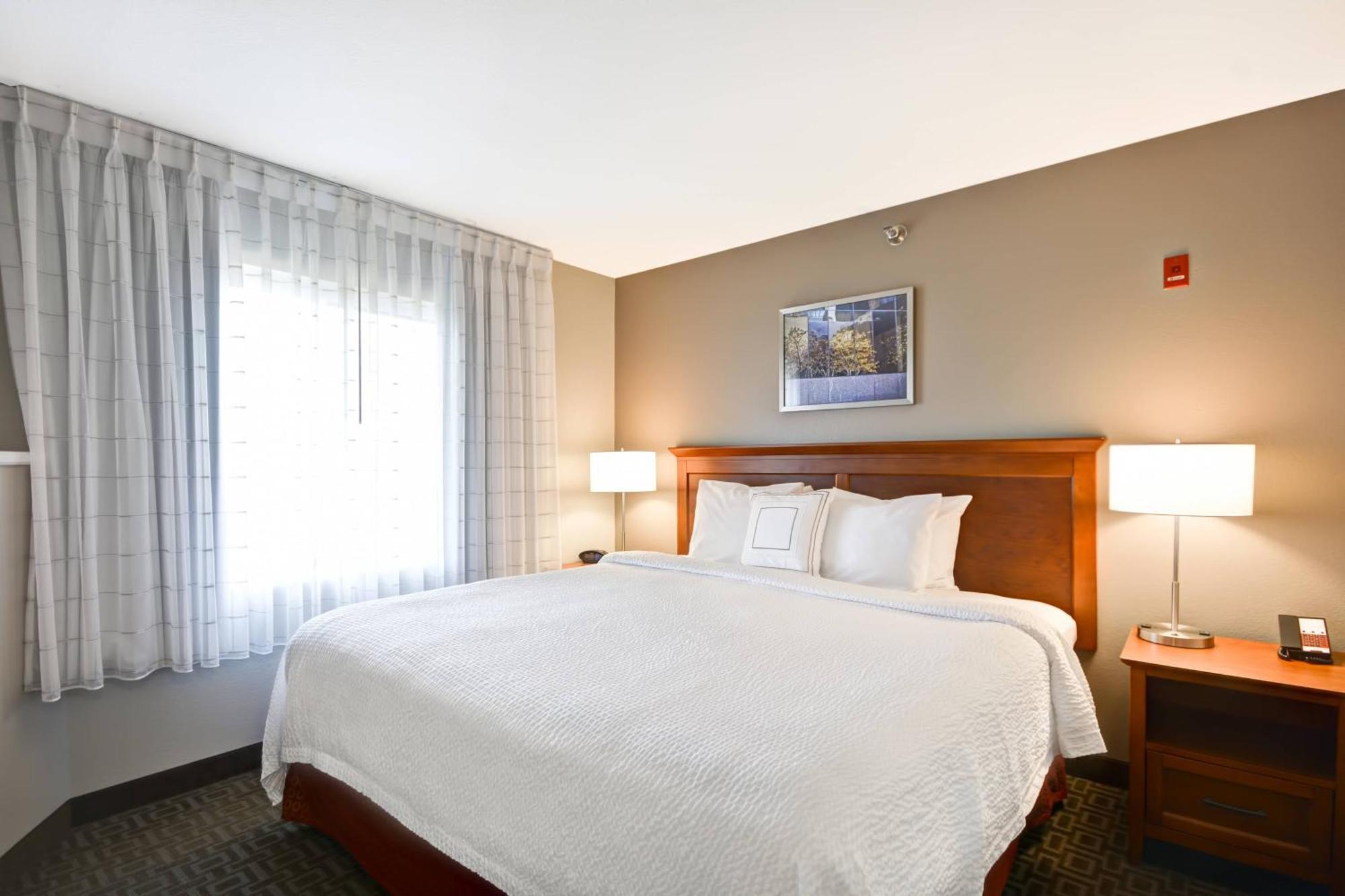 One-Bedroom King Suite