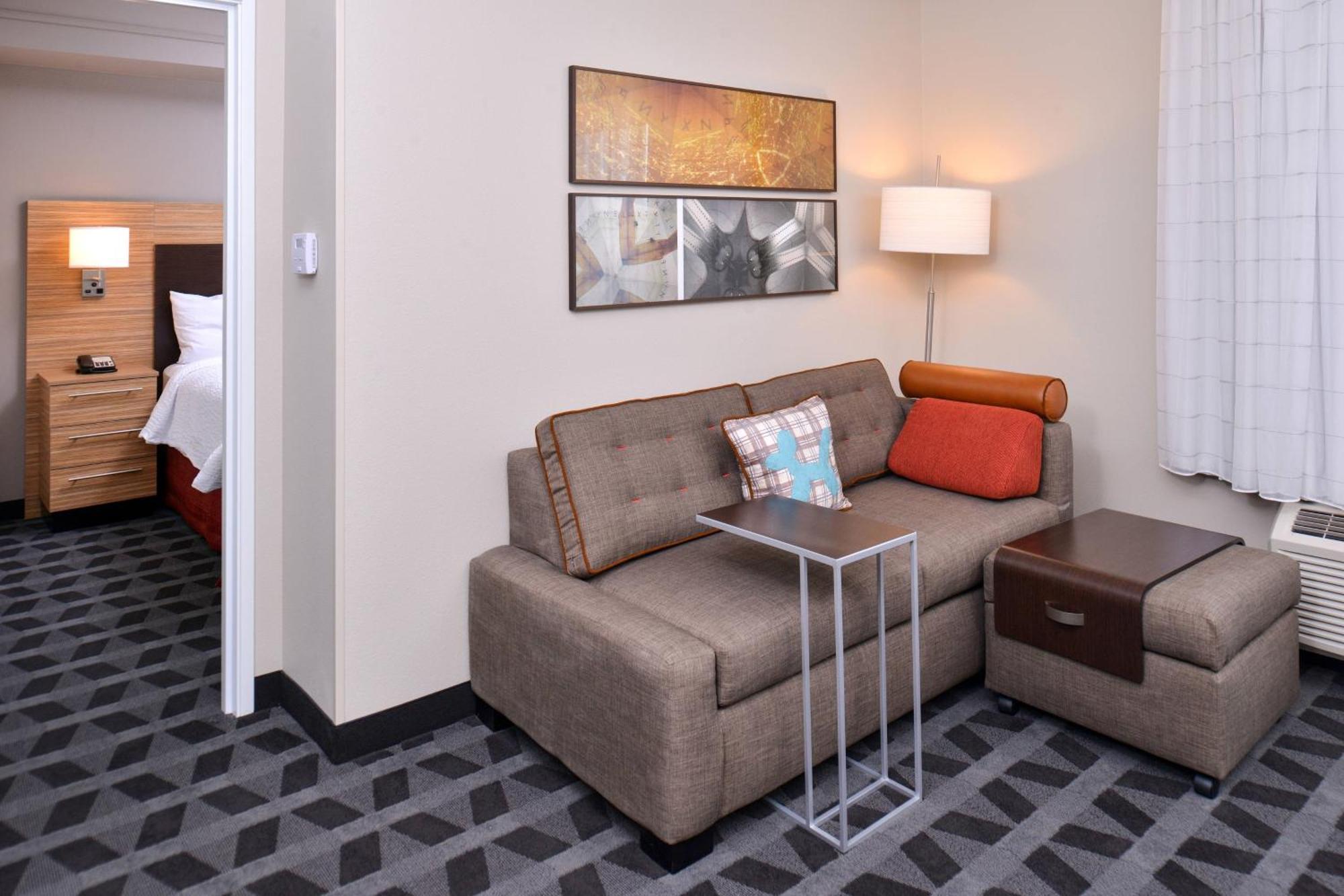 1 Bedroom Suite, 1 Queen, Sofa bed