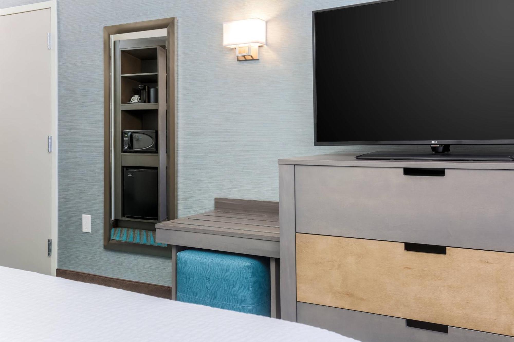 King Room with Sofa Bed