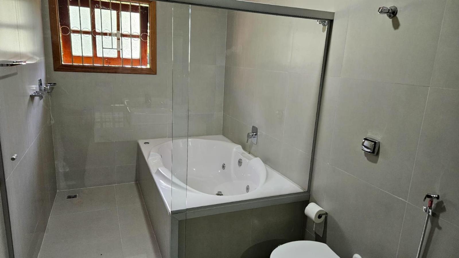 Quarto Quádruplo com Banheira