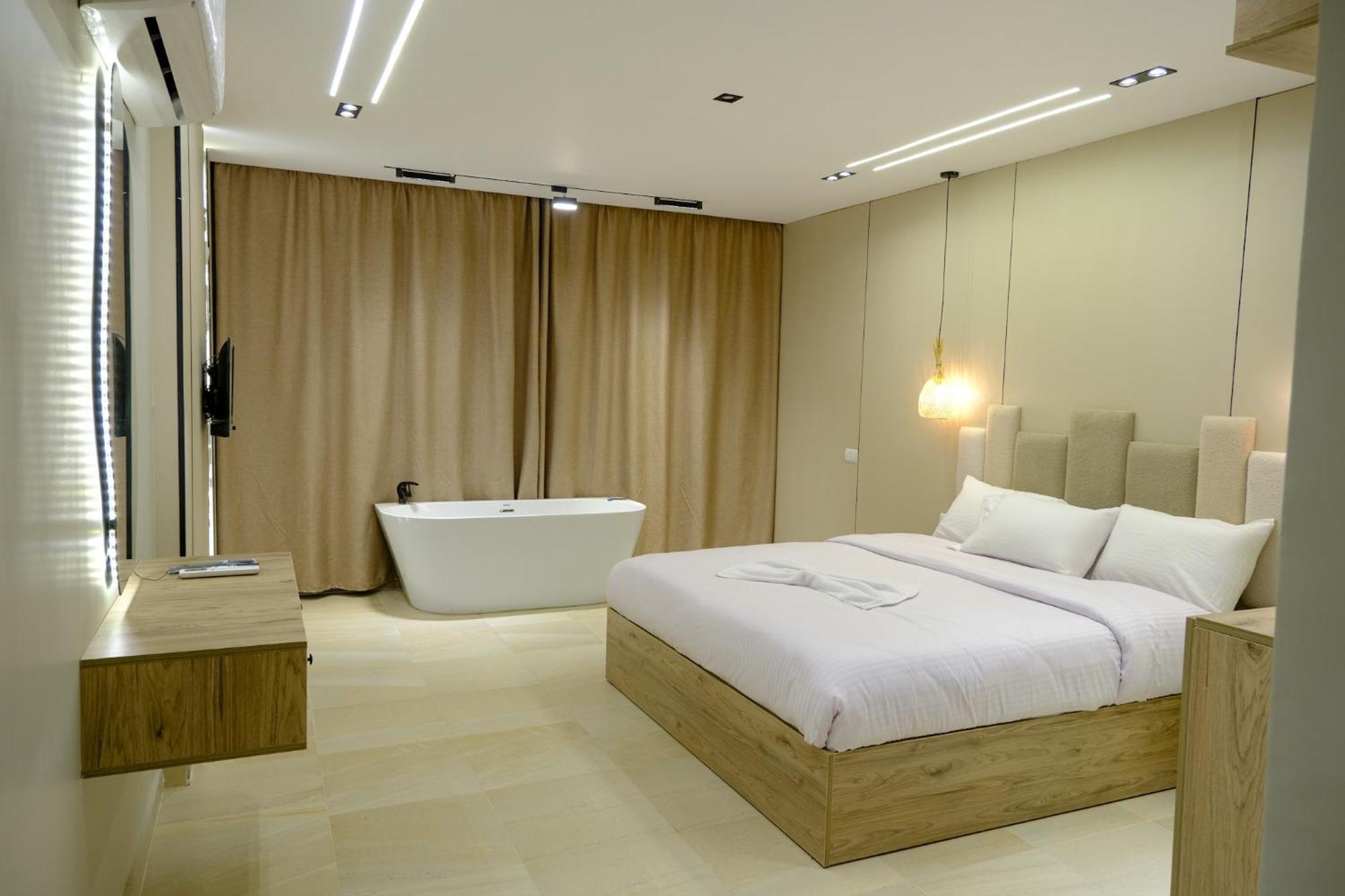 Quarto com 2 Camas de Solteiro e Vista da Montanha