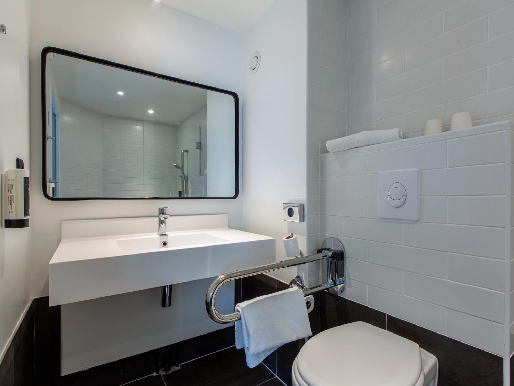 Chambre Double - Accessible aux Personnes à Mobilité Réduite