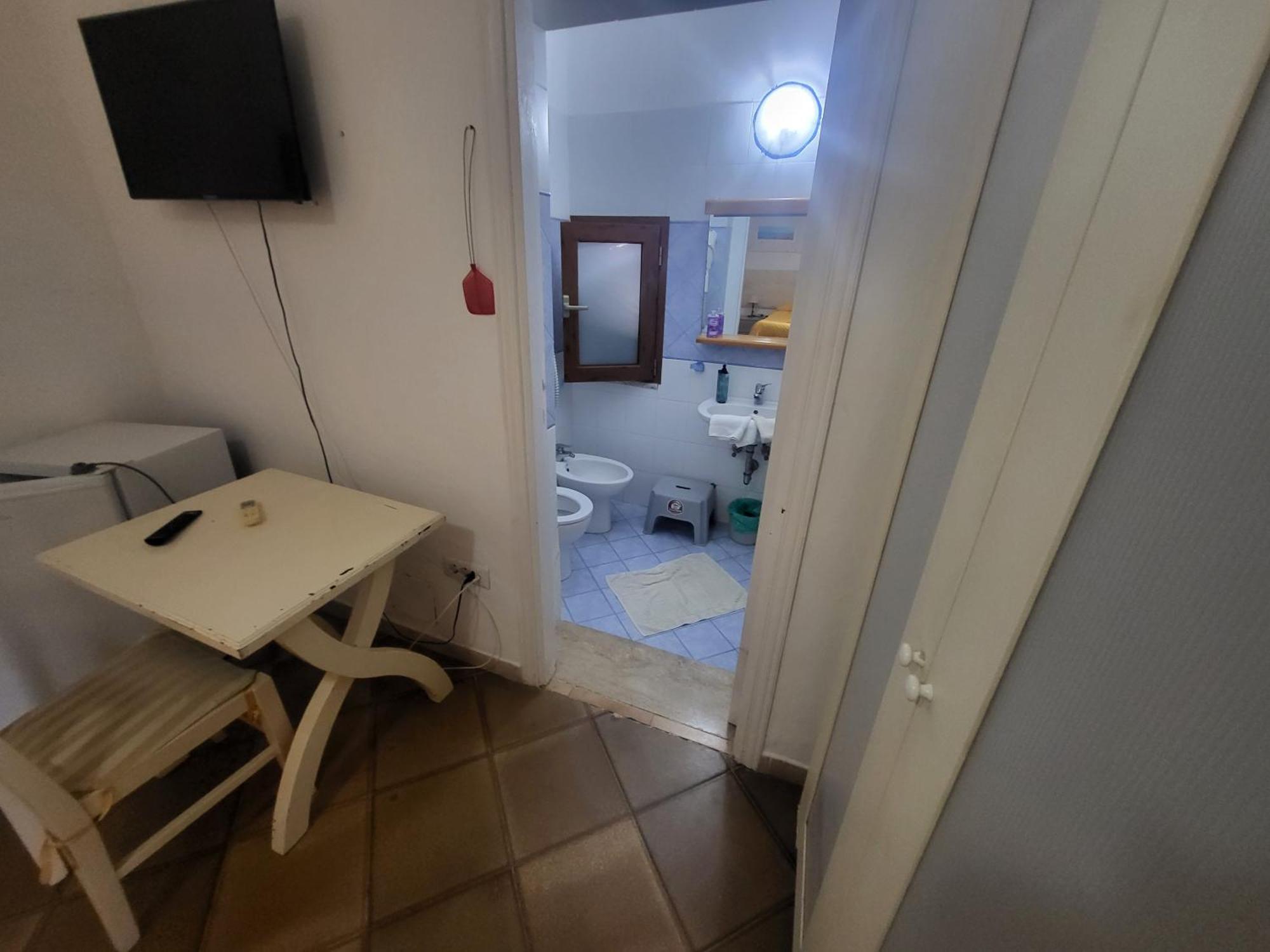 Small Double Room,1636803892:JPEG
