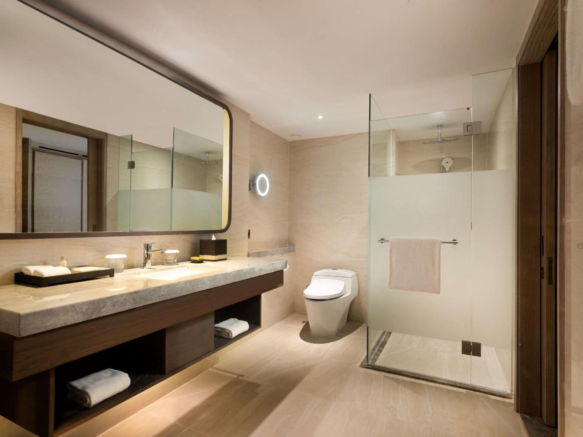 Deluxe Zimmer mit Kingsize-Bett mit Meerblick
