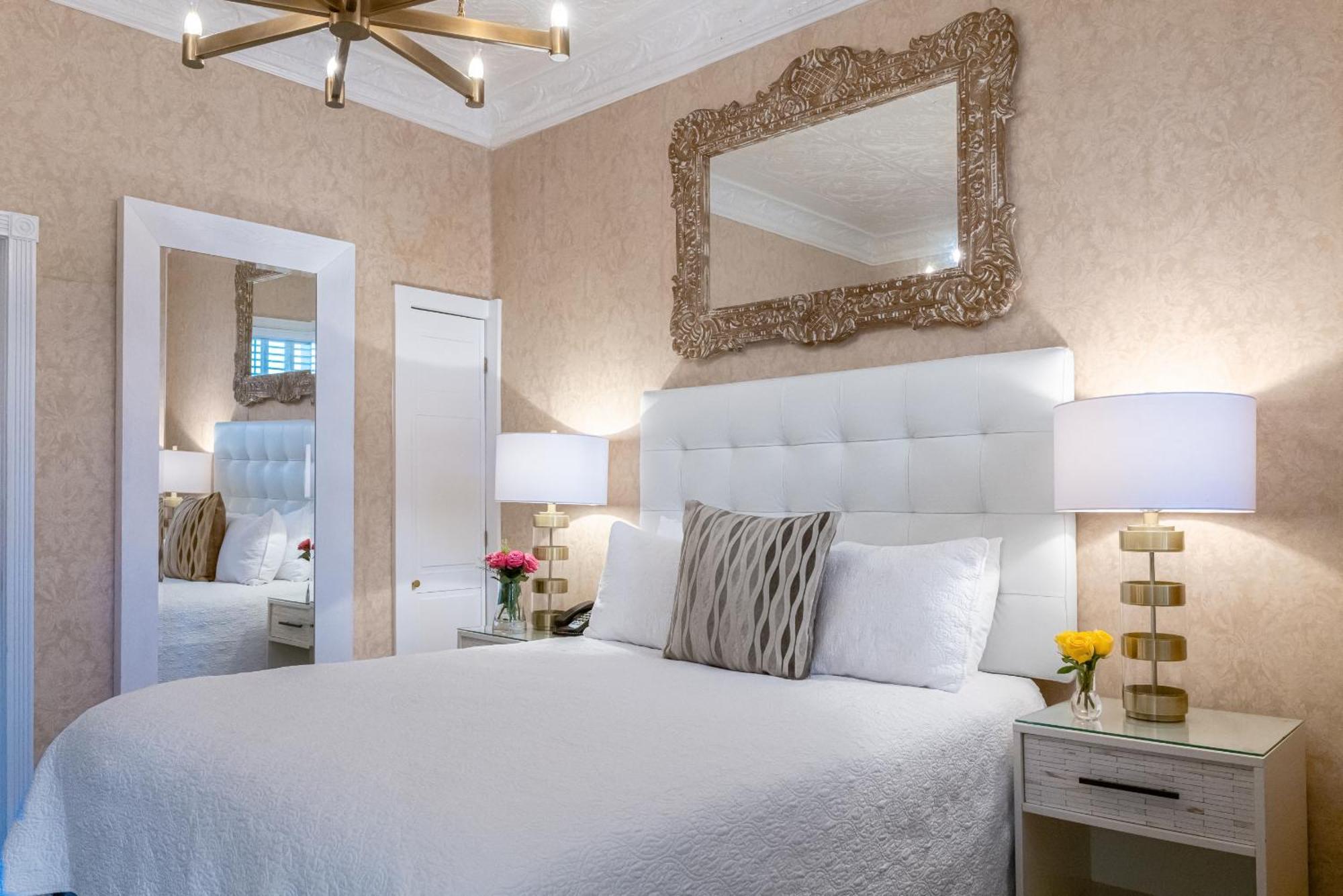 Queen Room,1637721489:JPEG
