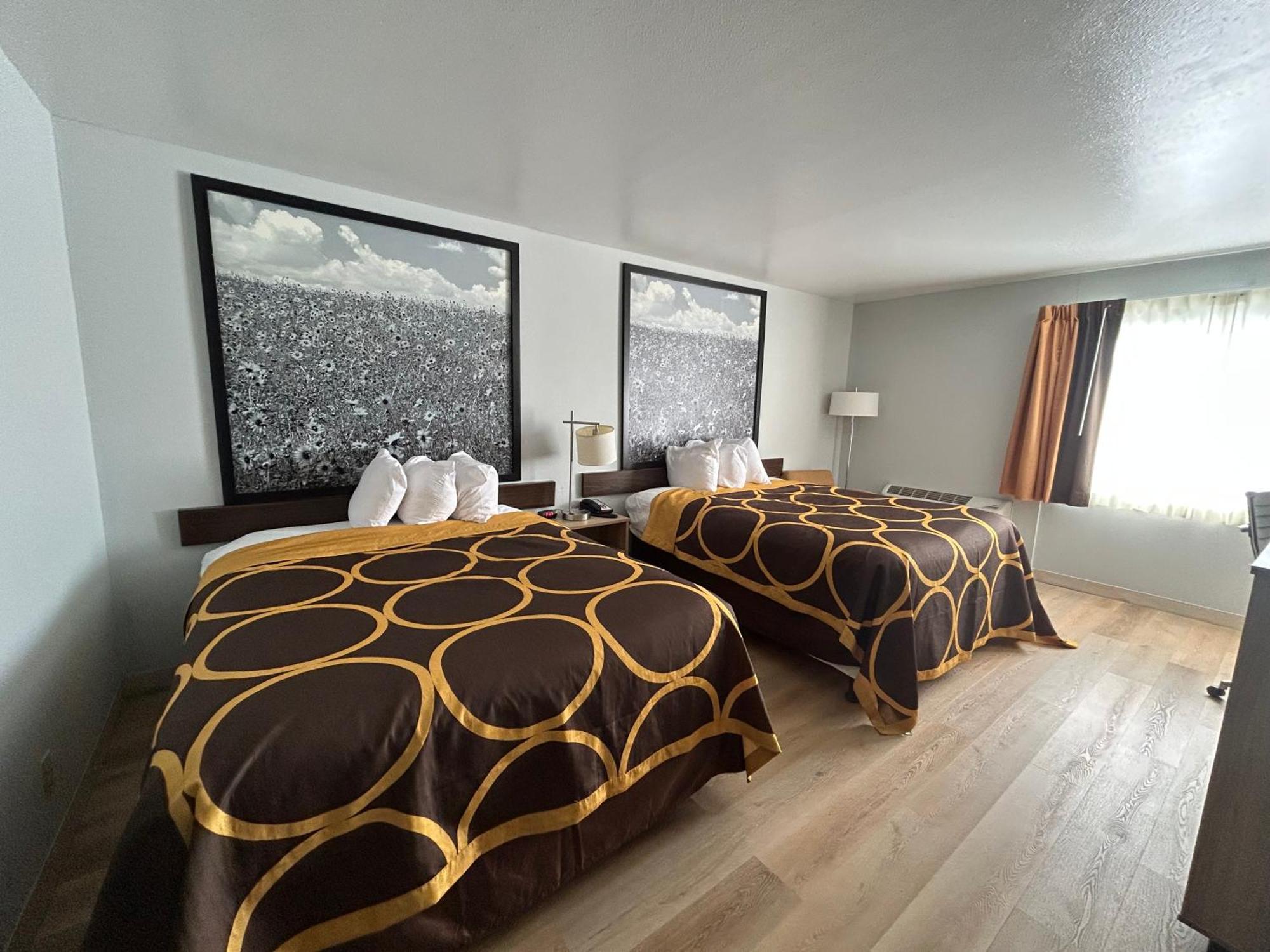 Queen Room with Two Queen Beds - Non-Smoking