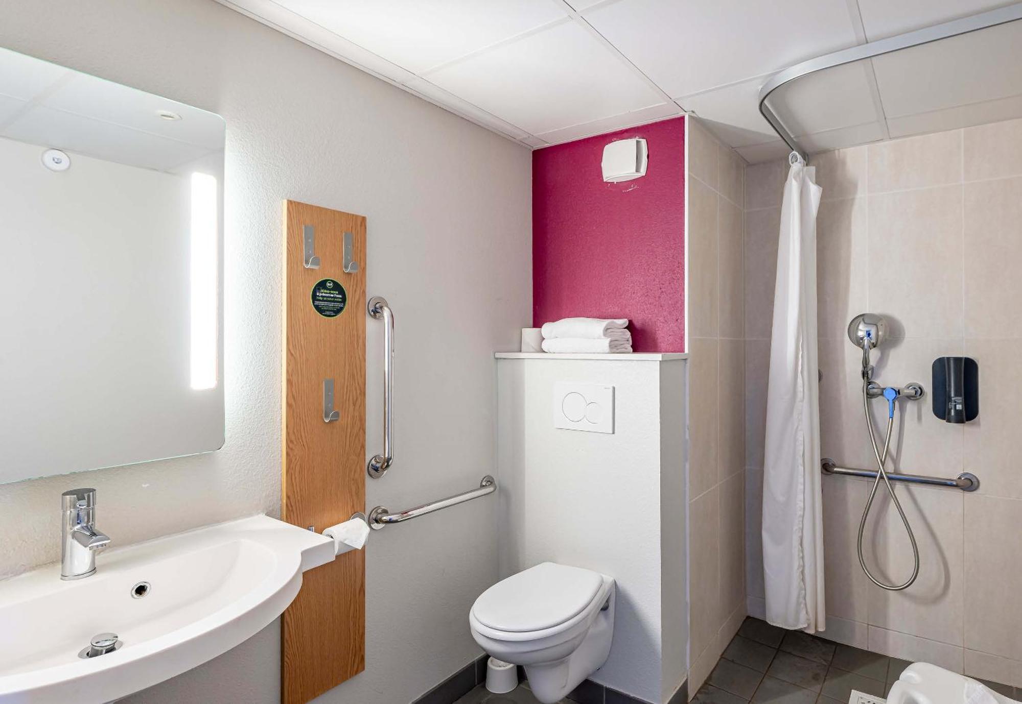 Chambre Double - Accessible aux Personnes à Mobilité Réduite