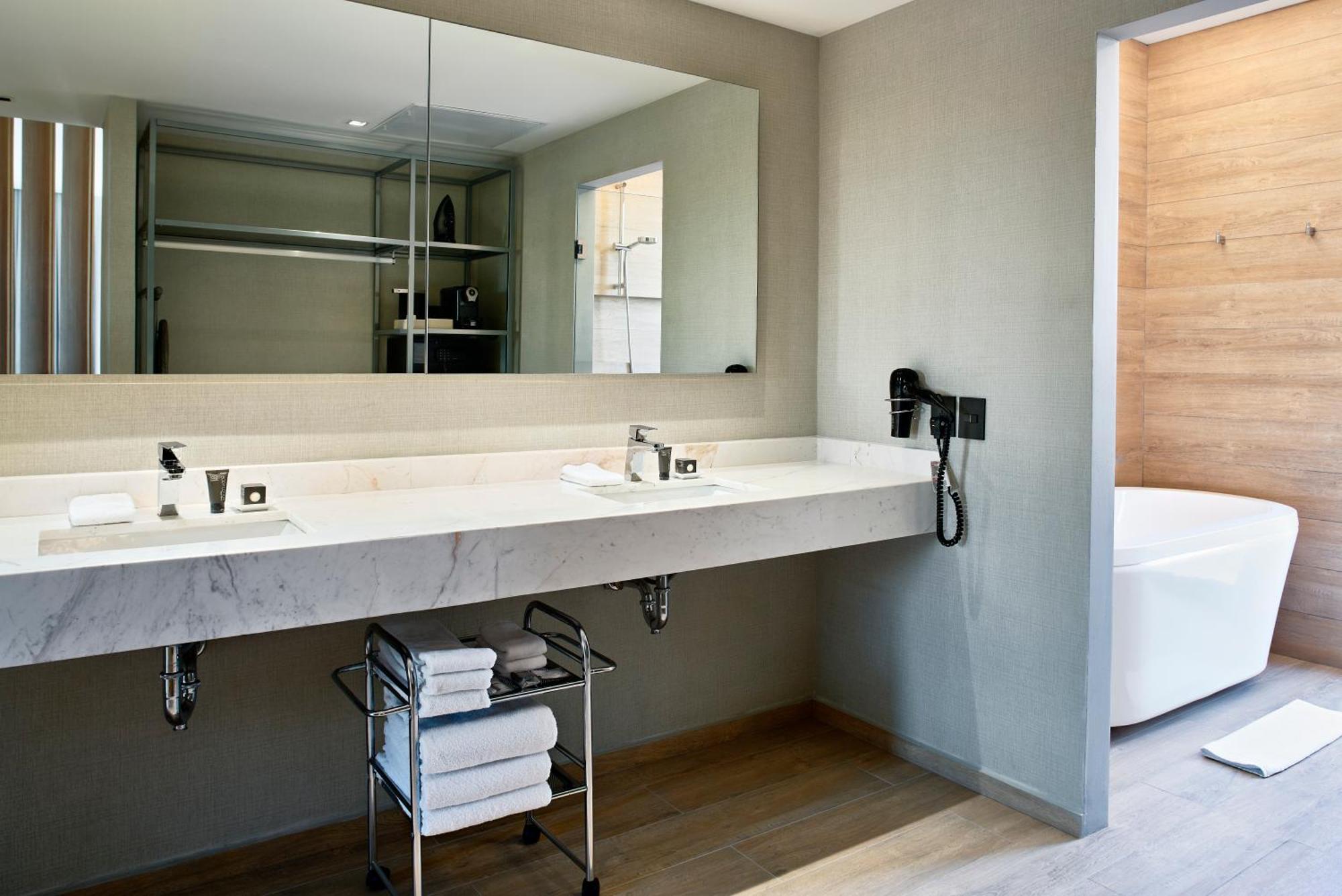 King Suite with Spa Bath