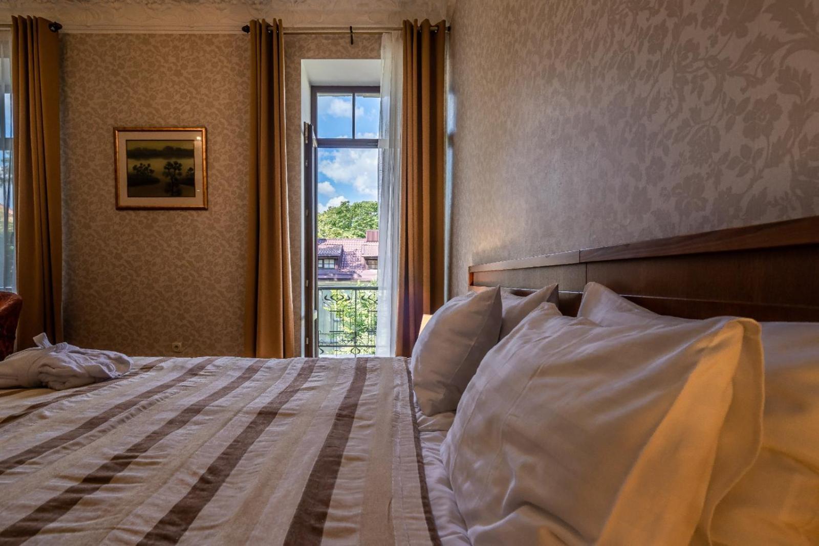 Chambre Lit Queen-Size avec Balcon