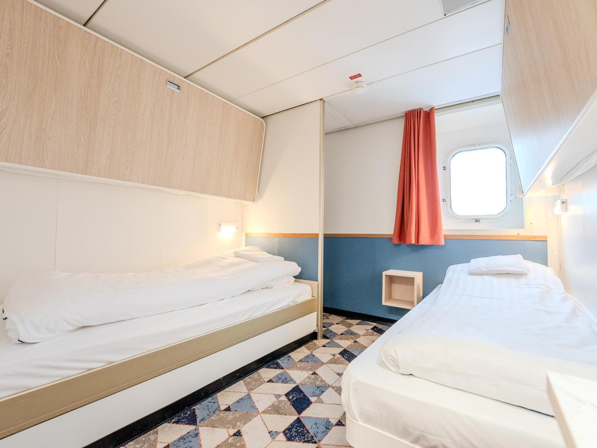 Standard cabin with sea view, 4-berth