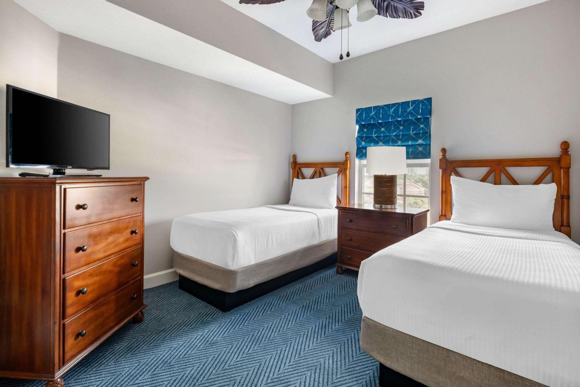 2 Bedroom 1 King 2 Twins Suite Roll-in Shower