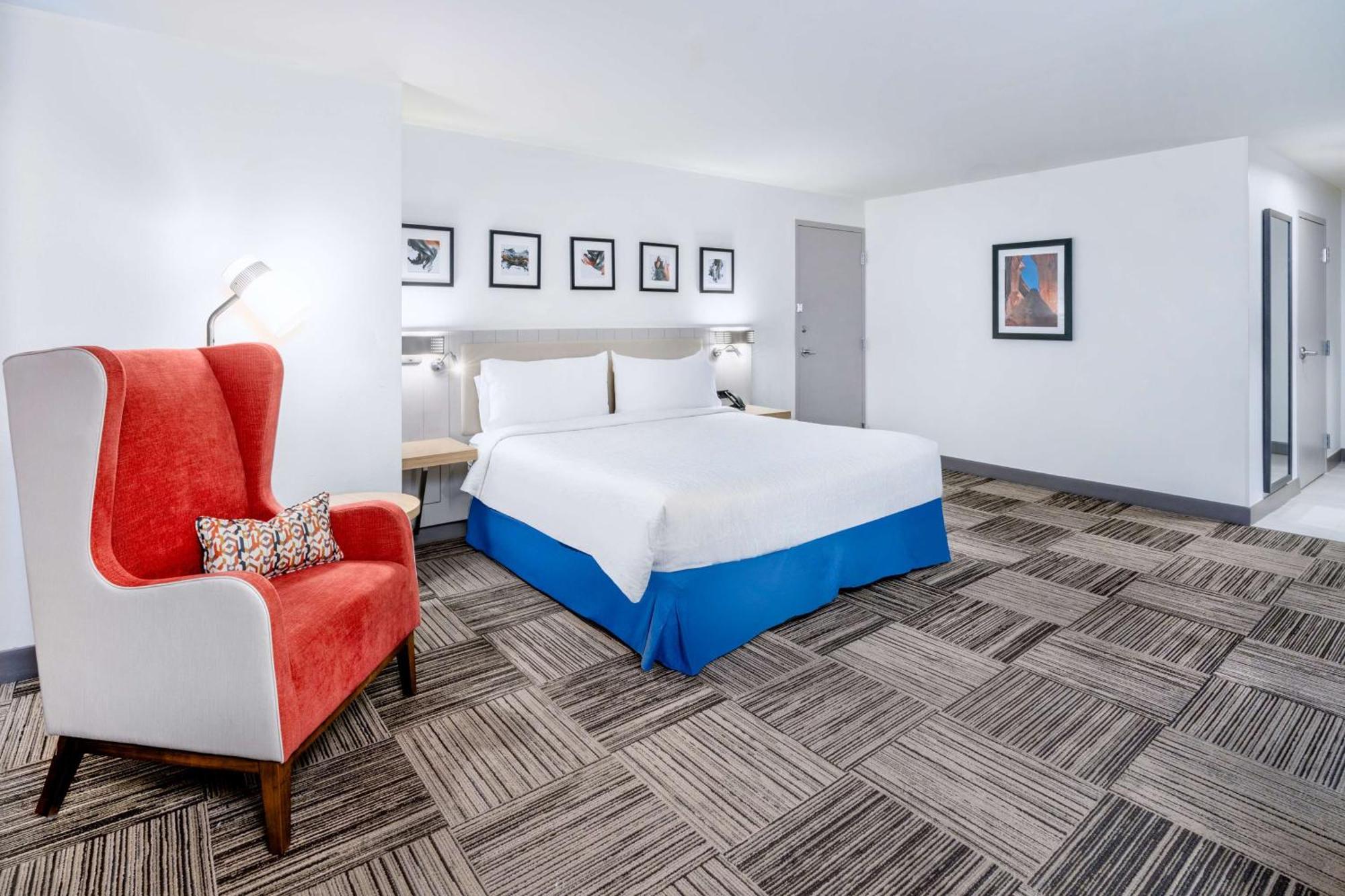 King Room with Roll-In Shower - Hearing Accessible