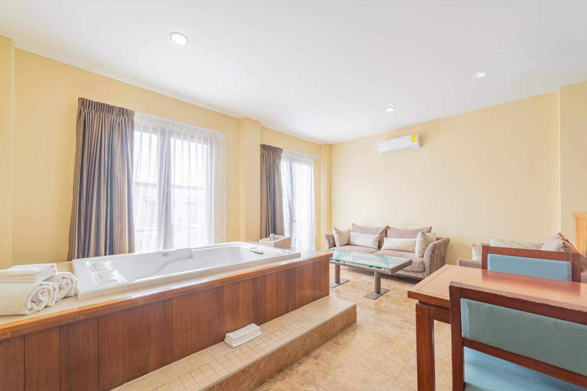 Suite with Hot Tub