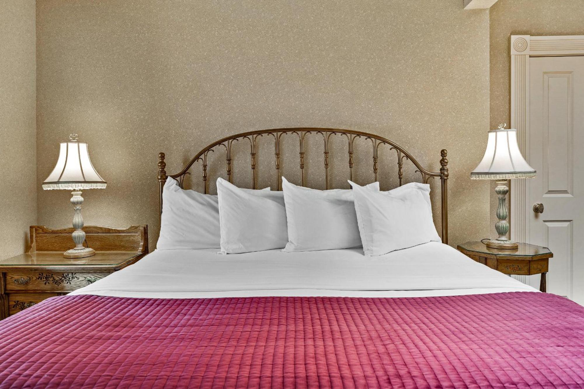 Superior King Suite