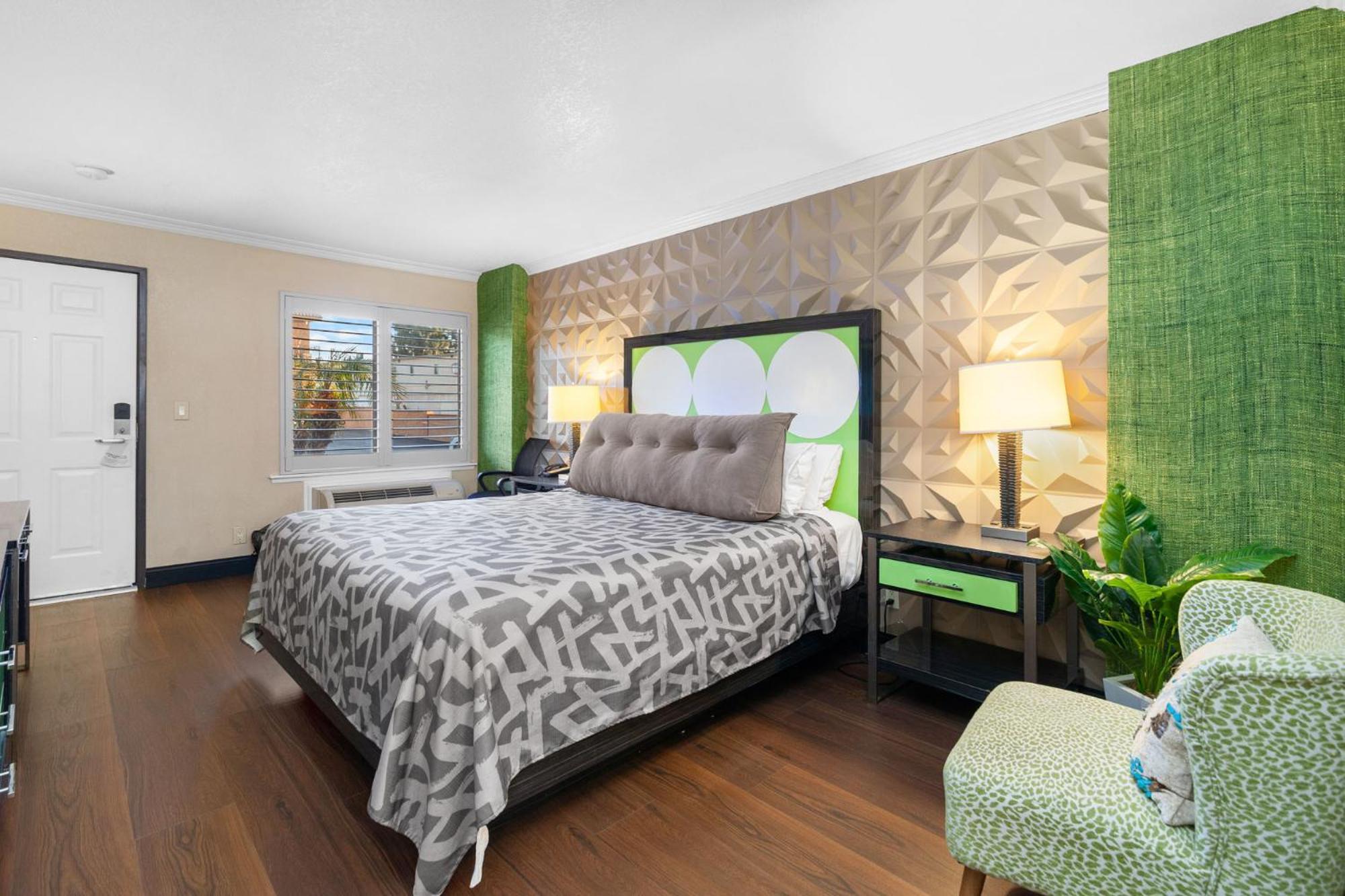 One King Deluxe Room