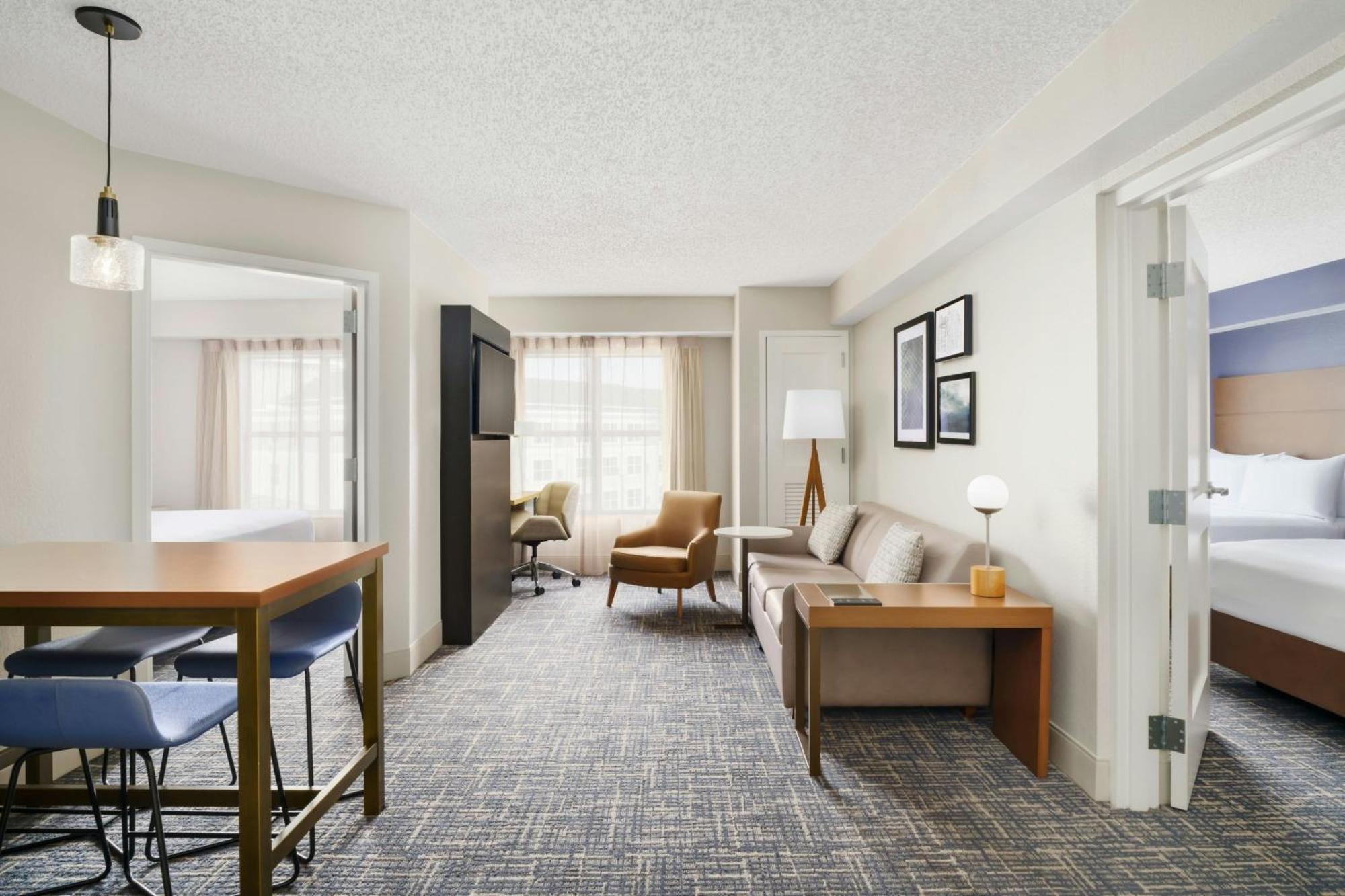 Two-Bedroom Suite,1642963706:JPEG