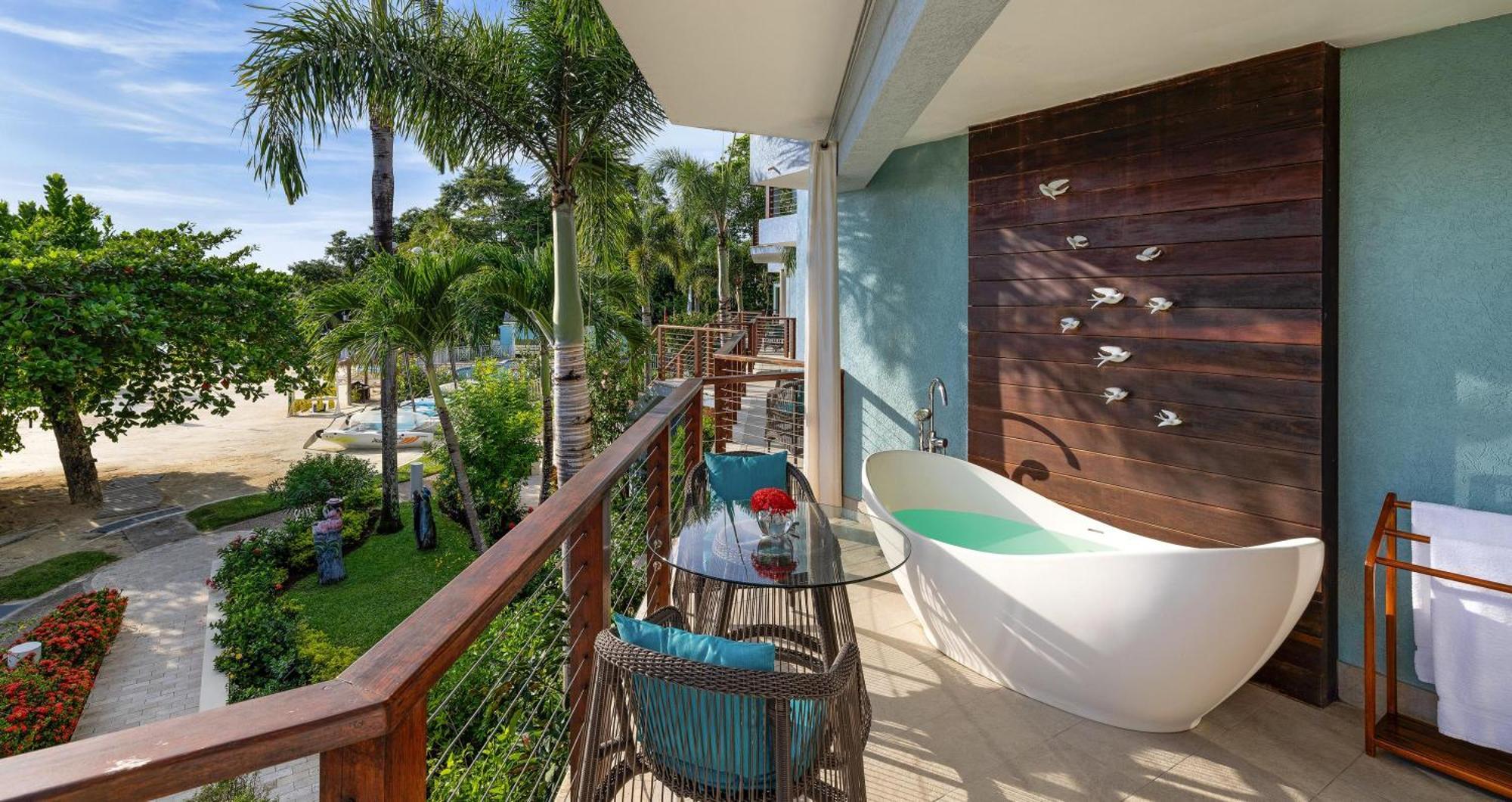 Camera Caribbean Grande Luxe Club Level Fronte Spiaggia con Vasca Profonda Tranquility