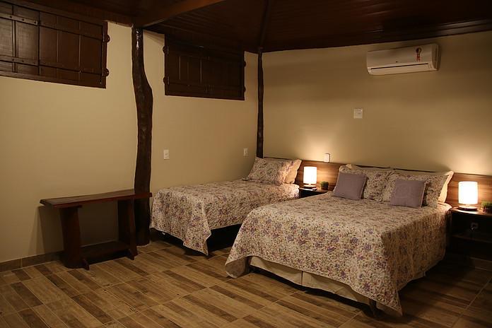 Quarto Família (5 Adultos)