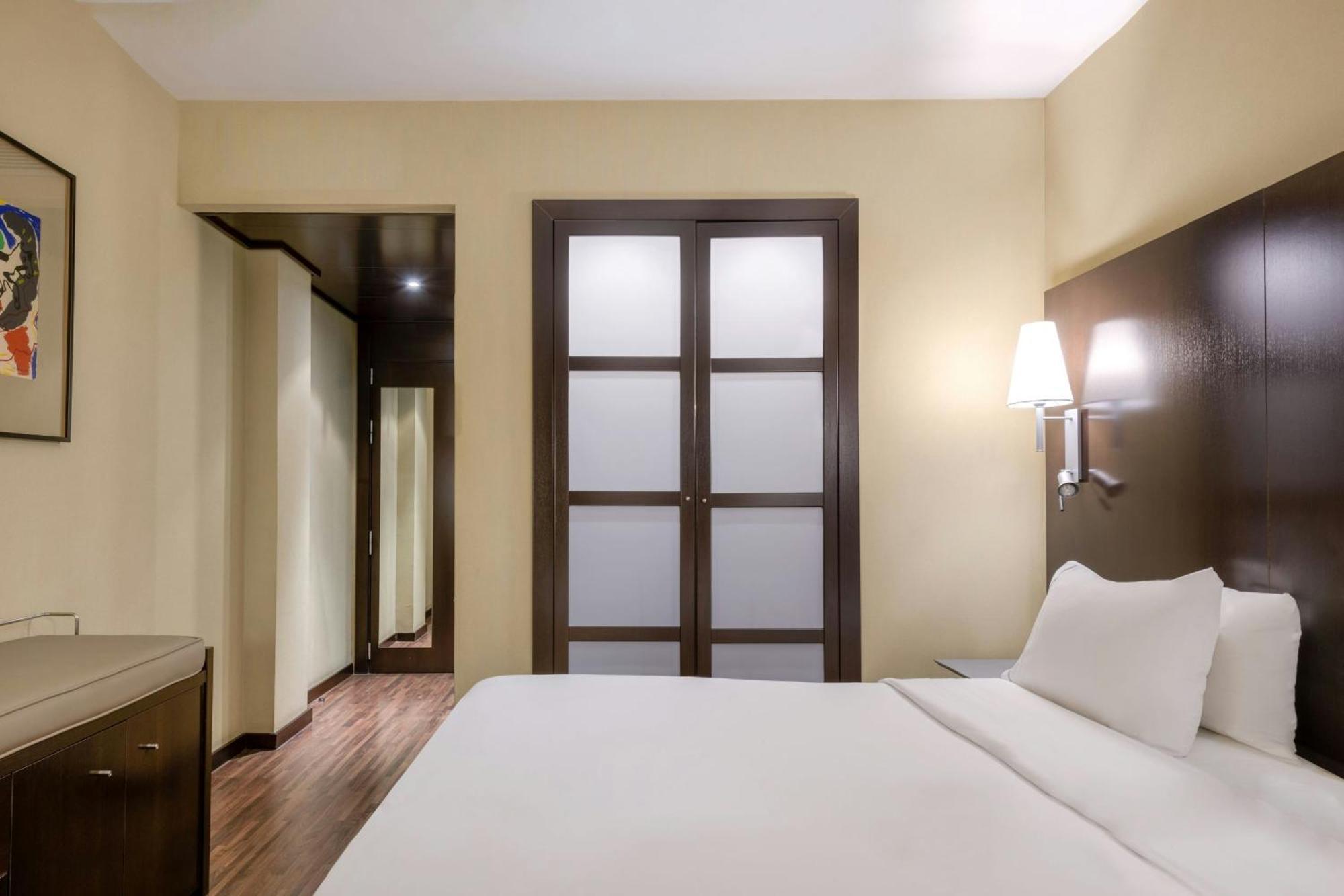 Queen Room,1643133729:JPEG