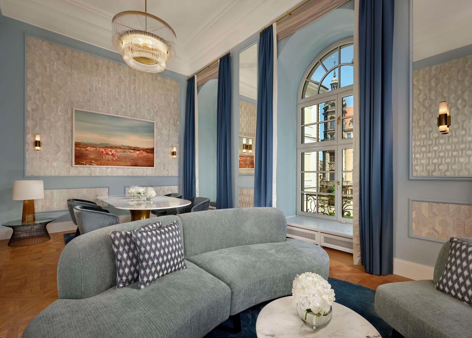 Signature Suite,1643137762:JPEG