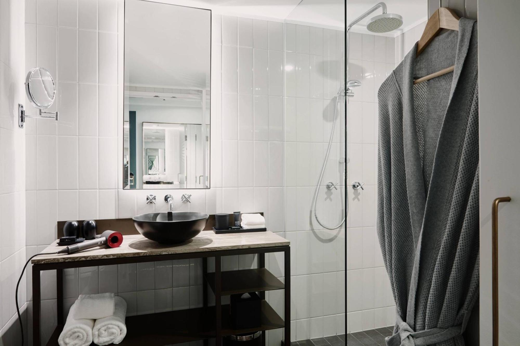 Kamer met Kingsize Bed en Uitzicht op het Water