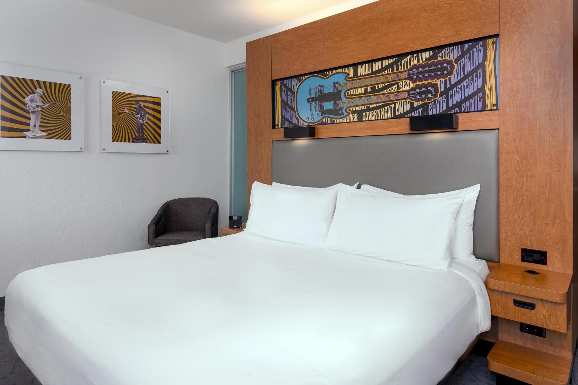King Room with Mountain View and Pool Access,1643169413:JPEG