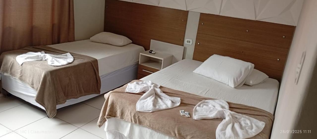 Quarto com Cama de Casal ou 2 de Solteiro