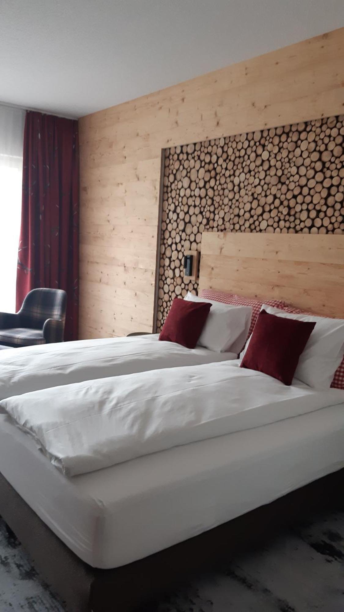 Deluxe Tweepersoonskamer met 1 of 2 Bedden en Uitzicht op de Bergen