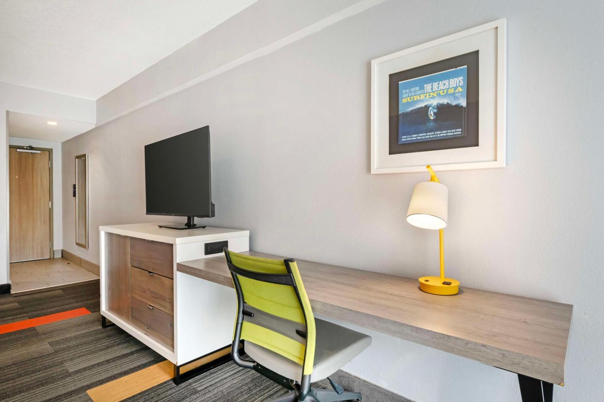 Queen Room with Two Queen Beds - City View