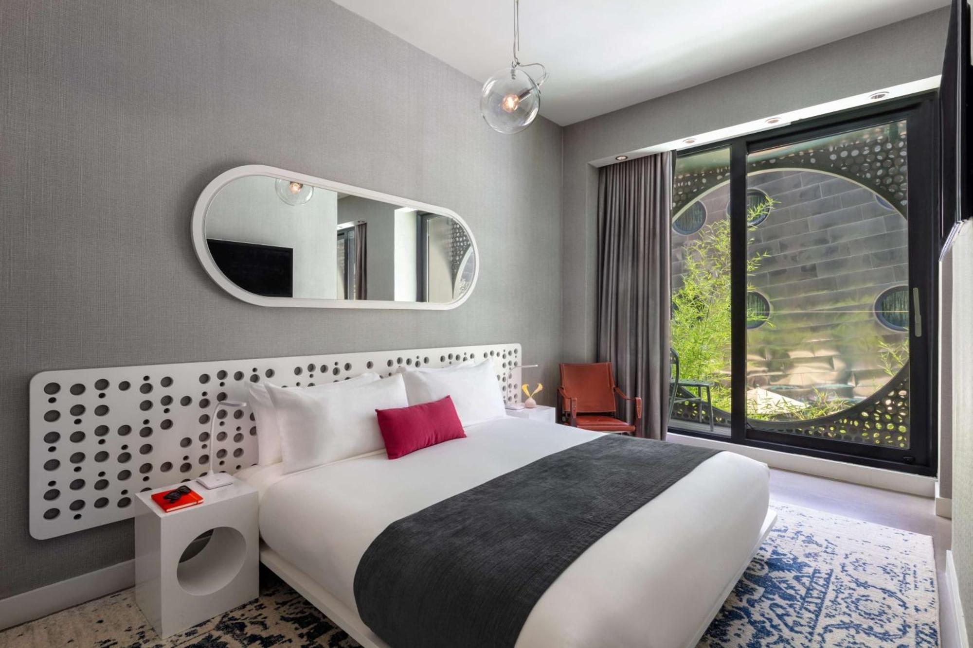 Bronze Kamer met Kingsize Bed en Balkon