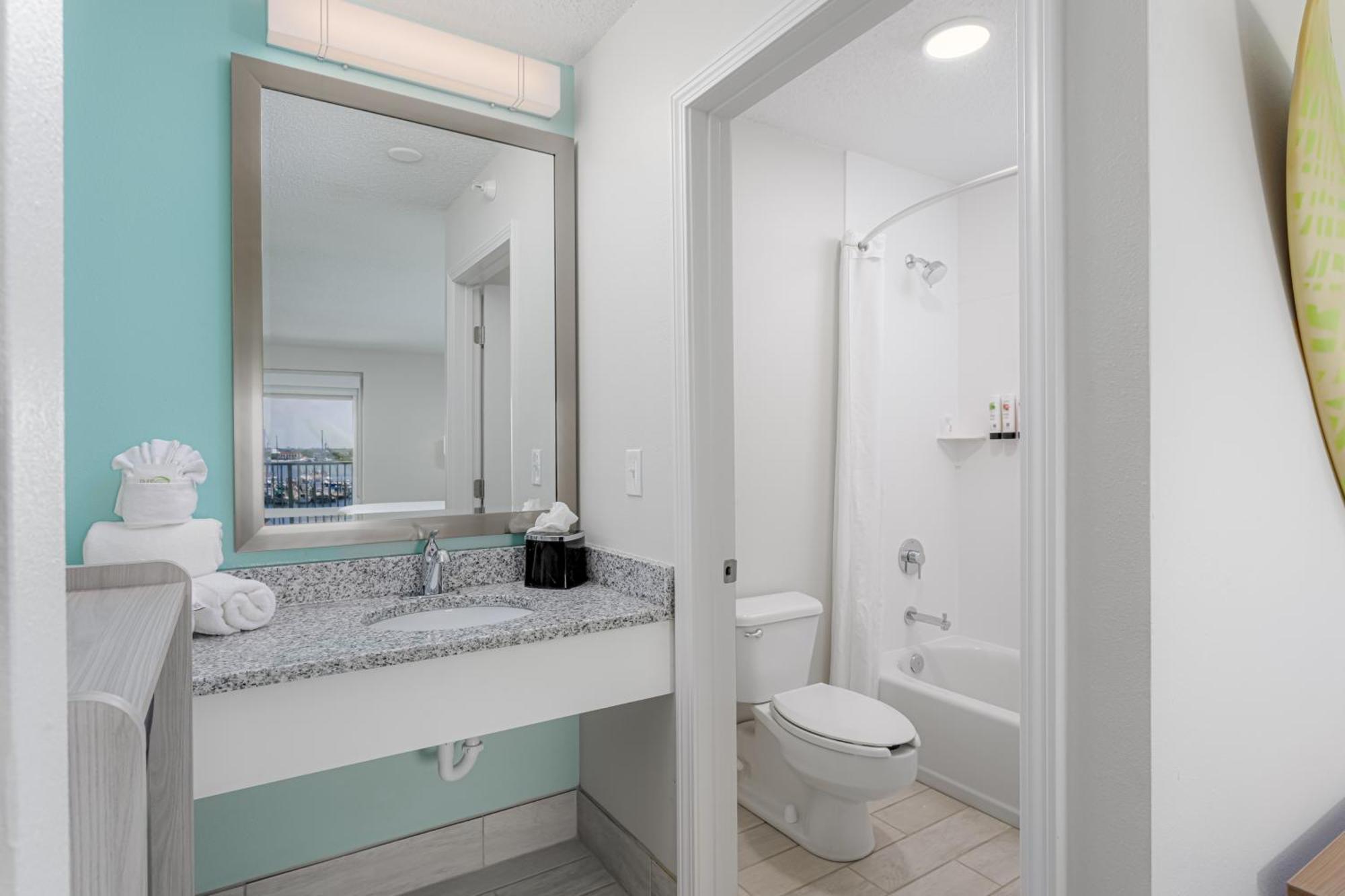 Standard Queen Room Bay View