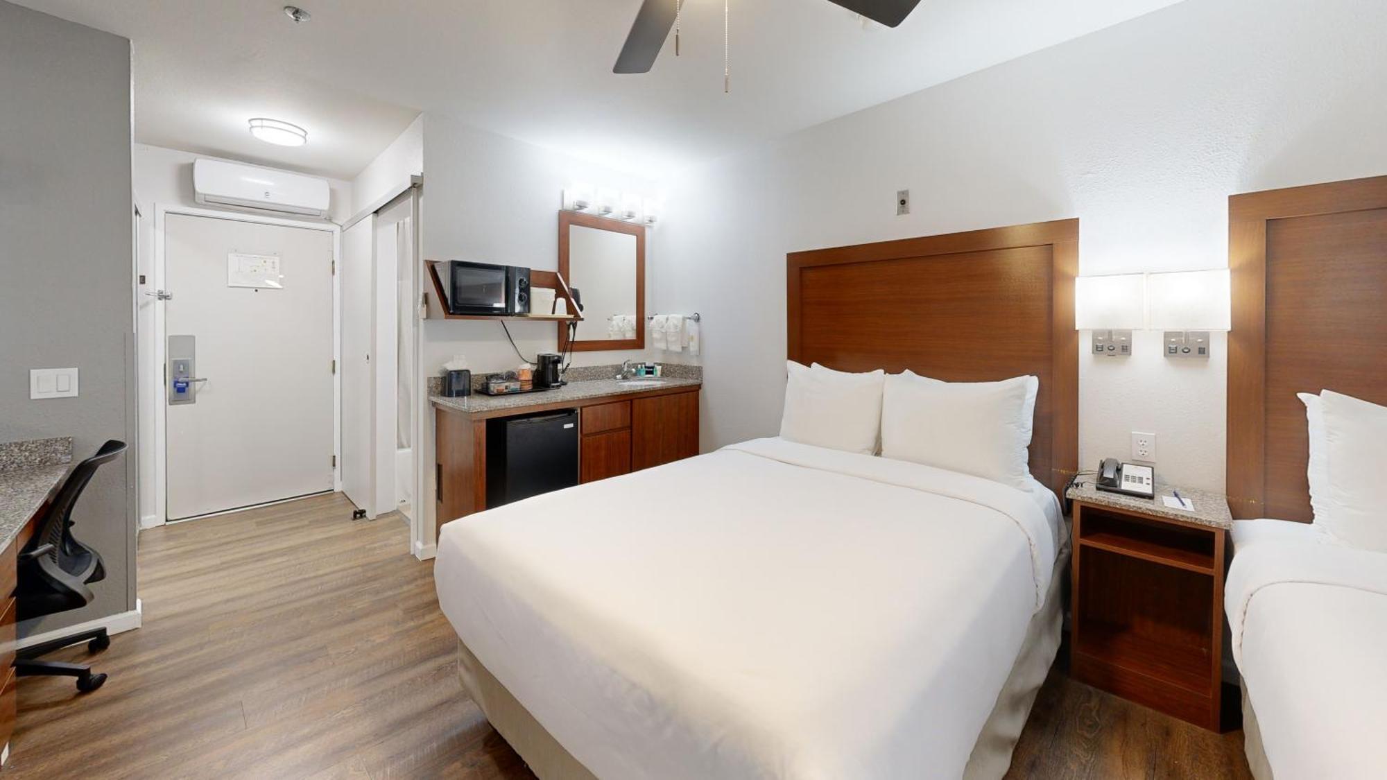 Quarto Standard com 2 Camas de Casal - Não Fumantes