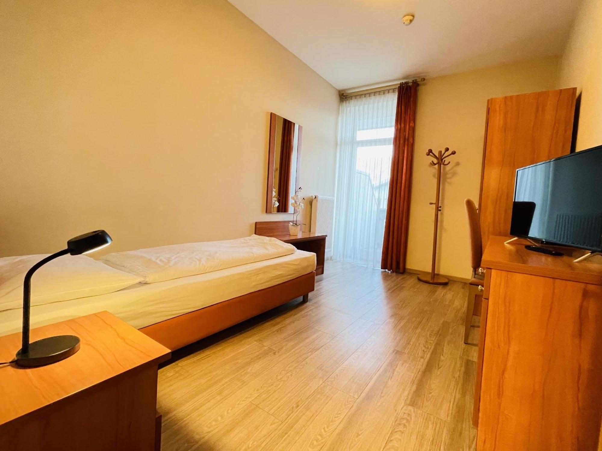 Single Room with Balcony,1646889251:JPEG
