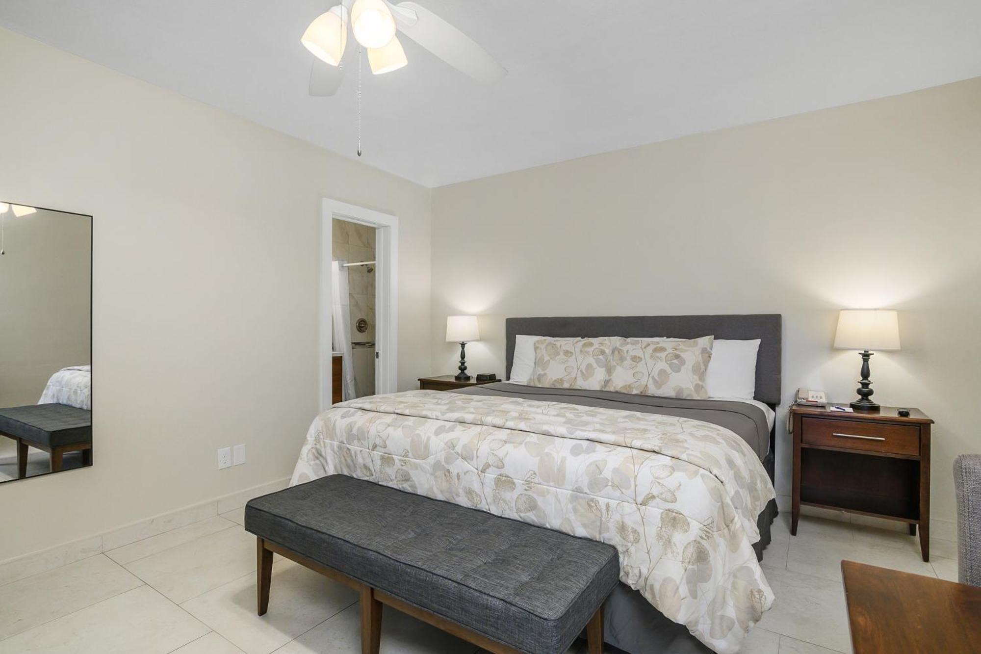 Queen Bed Room