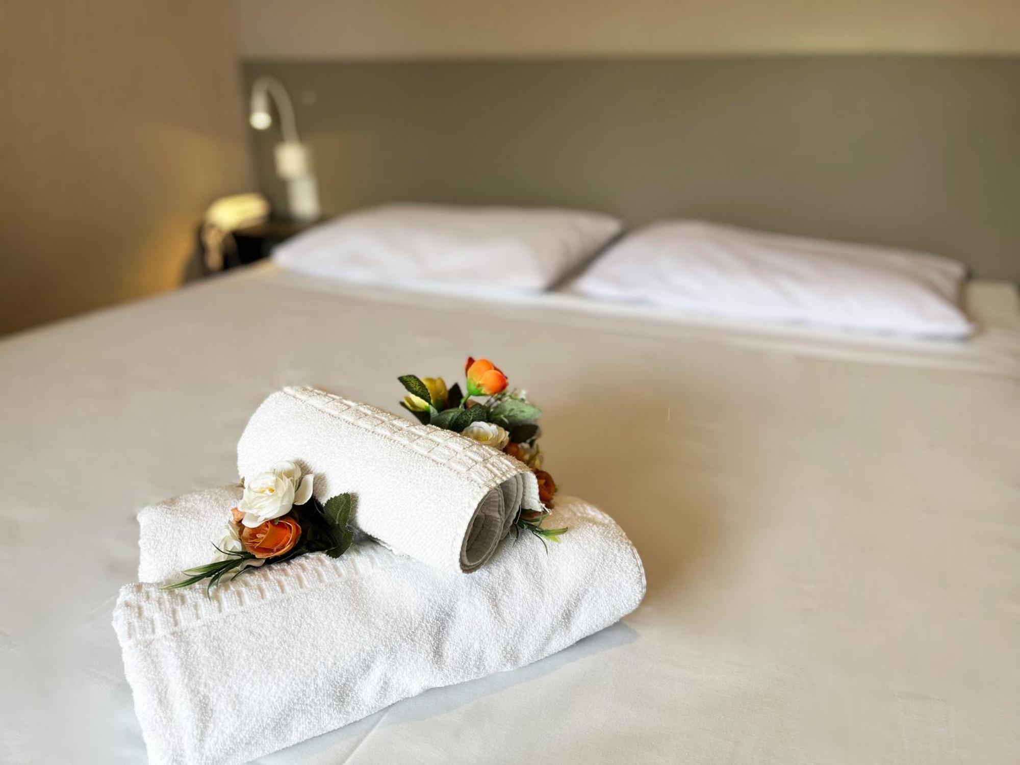 Quarto Deluxe com Cama de Casal ou 2 de Solteiro e Varanda