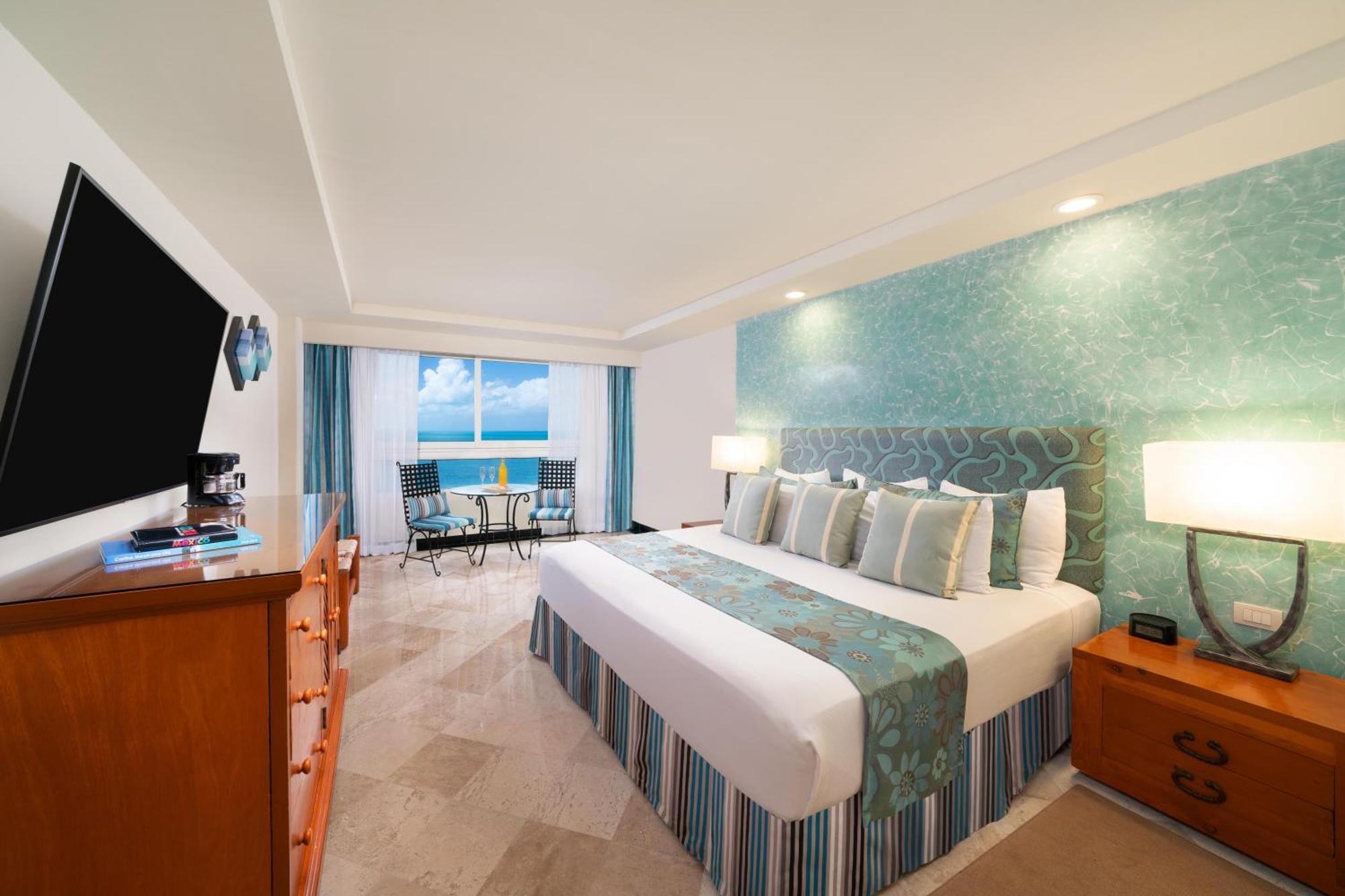Sens Standard Partial View Room