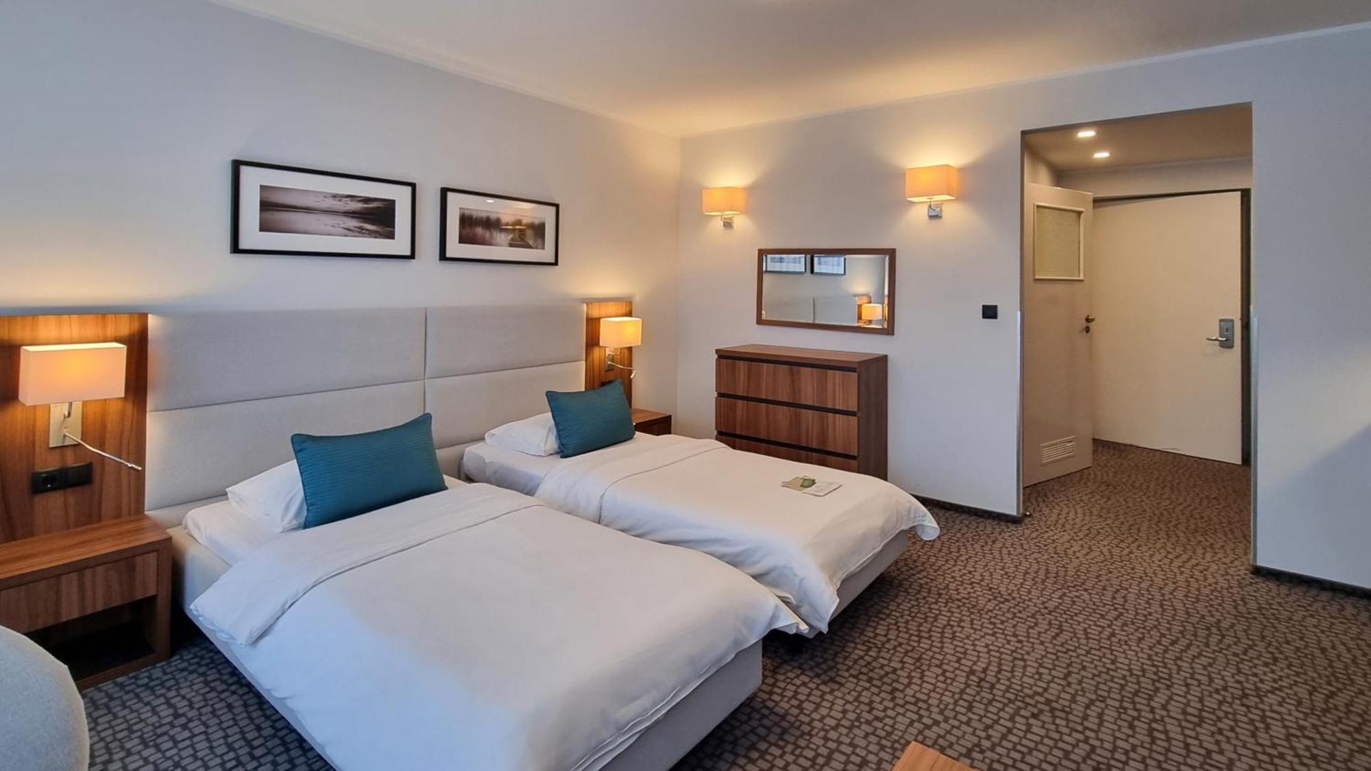 Double or Twin Room,1642318883:JPEG