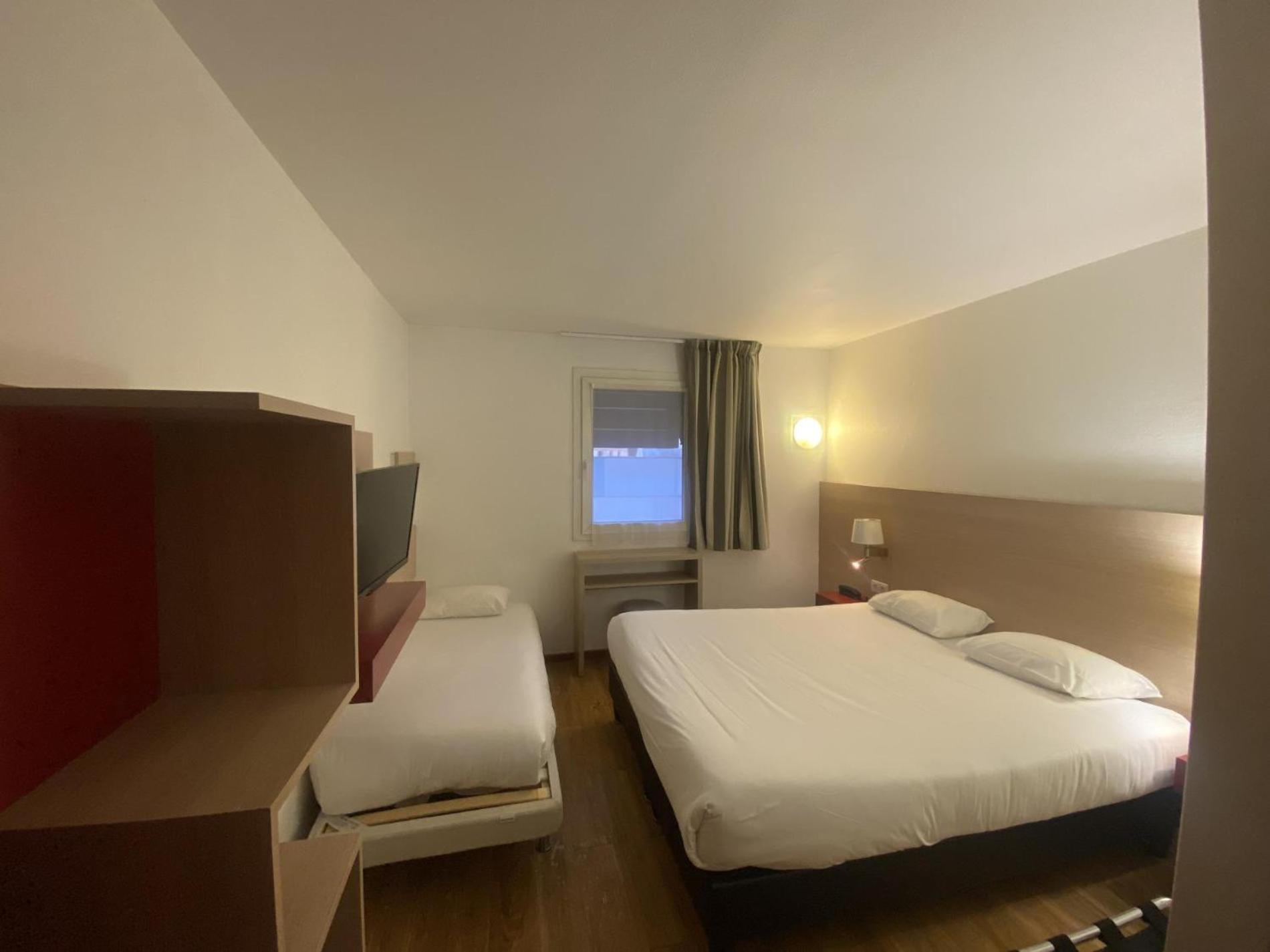 Standard Triple Room with One Double and One Single Bed