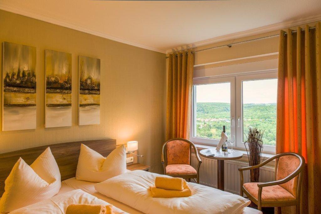 Zweibettzimmer mit Stadtblick