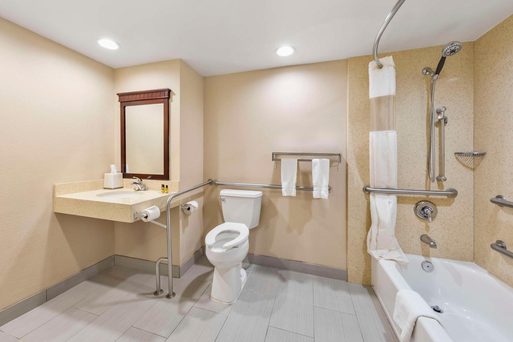 King Room - Disability Access Tub