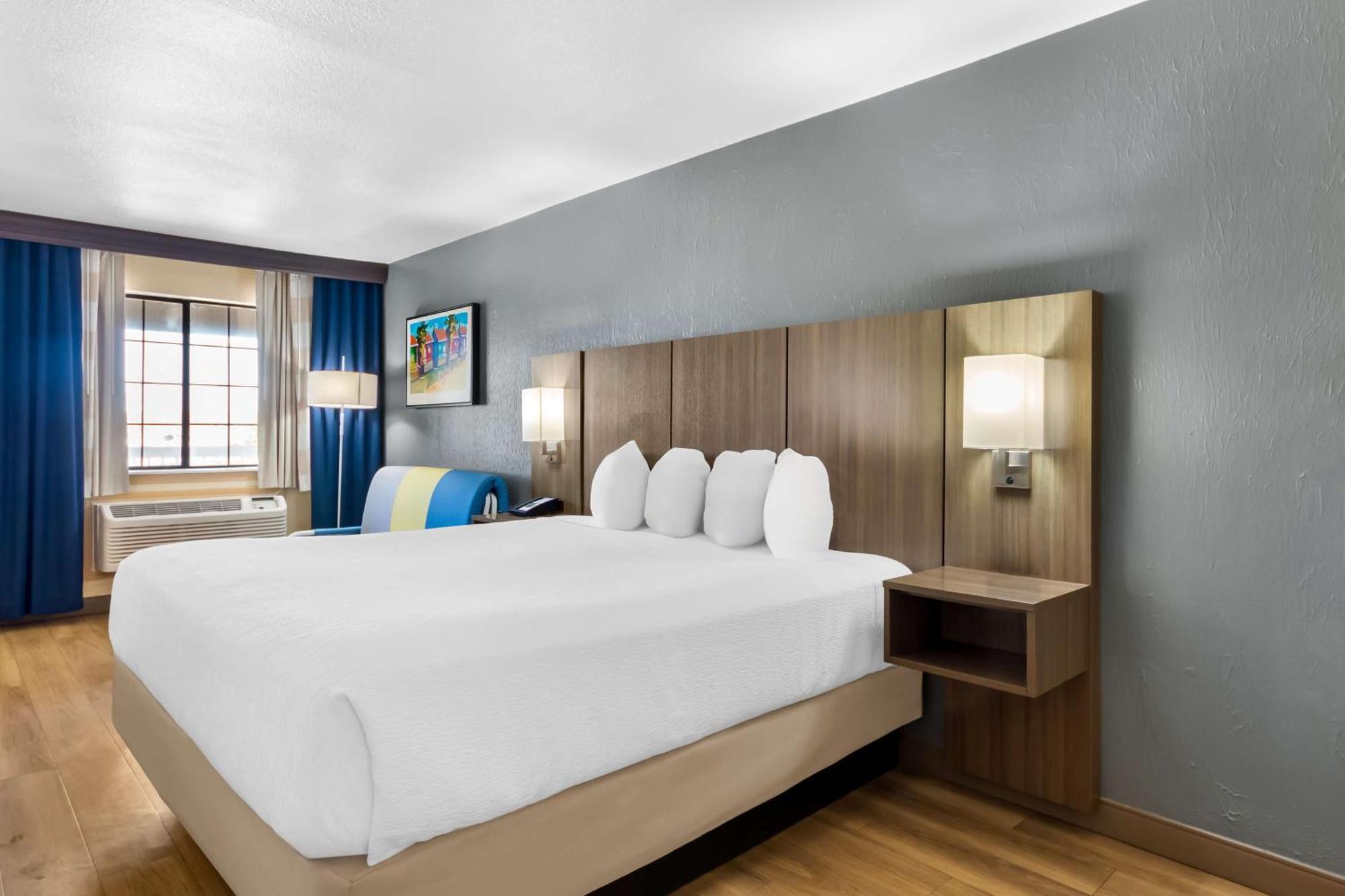 King Room with Sofa Bed - Non-Smoking