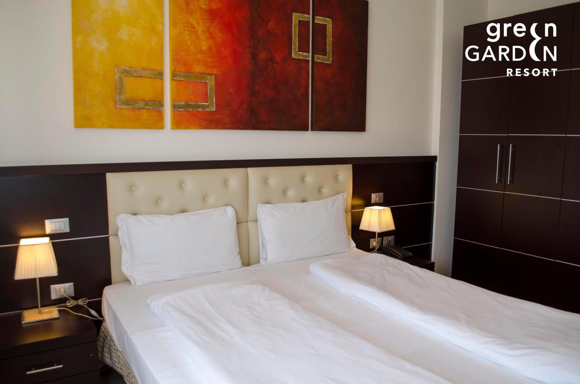 Quarto com Cama de Casal ou 2 de Solteiro