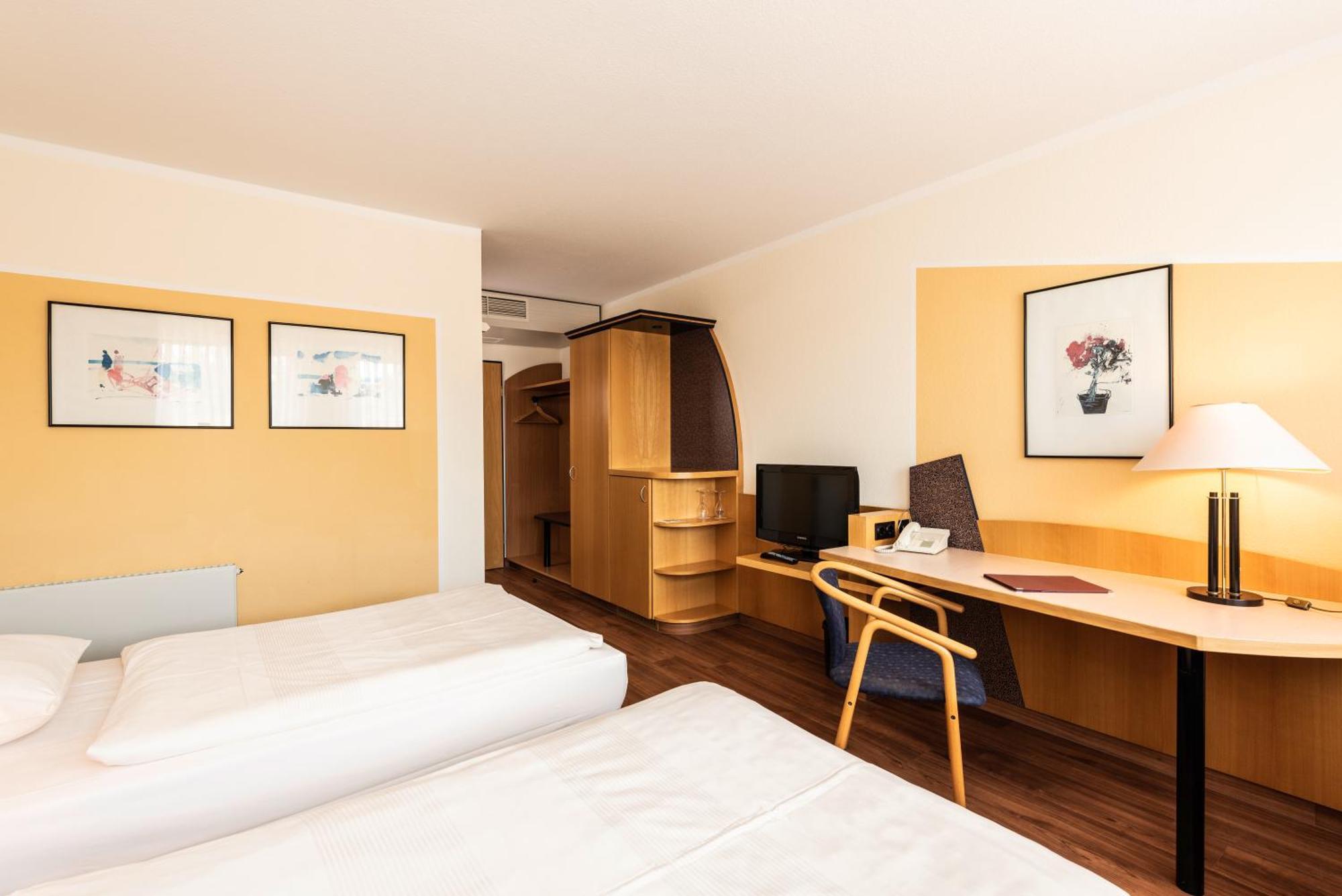 Twin Room,892837420:JPEG