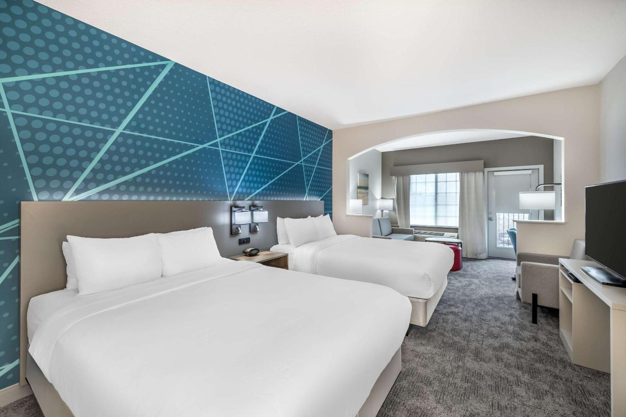 Deluxe Queen Suite with Two Queen Beds with Sofa Bed - Non-Smoking,1655278296:JPEG